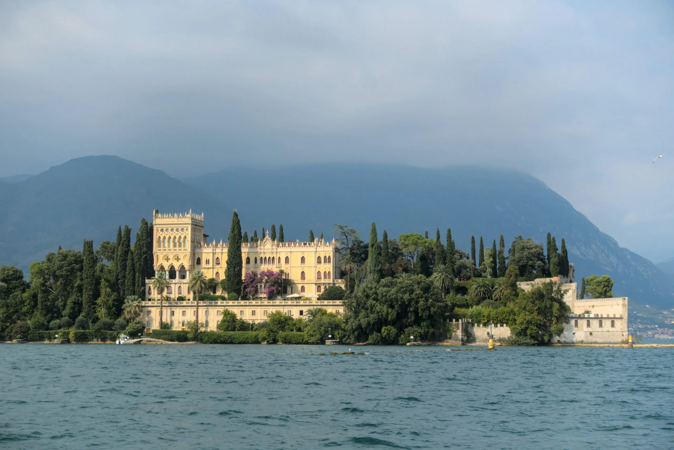 L'isola del Garda rappresenta un esempio di giardino esotico