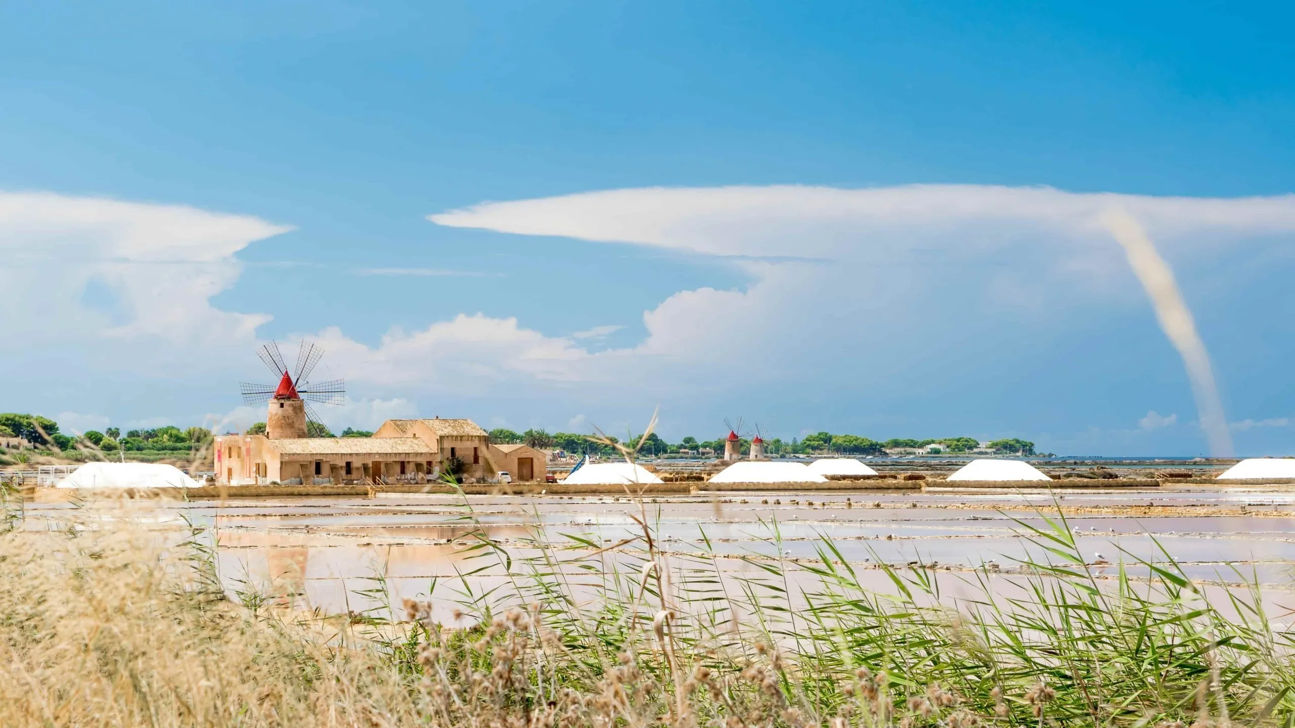 Le splendide saline dello stagnone di Marsala, in Sicilia occidentale