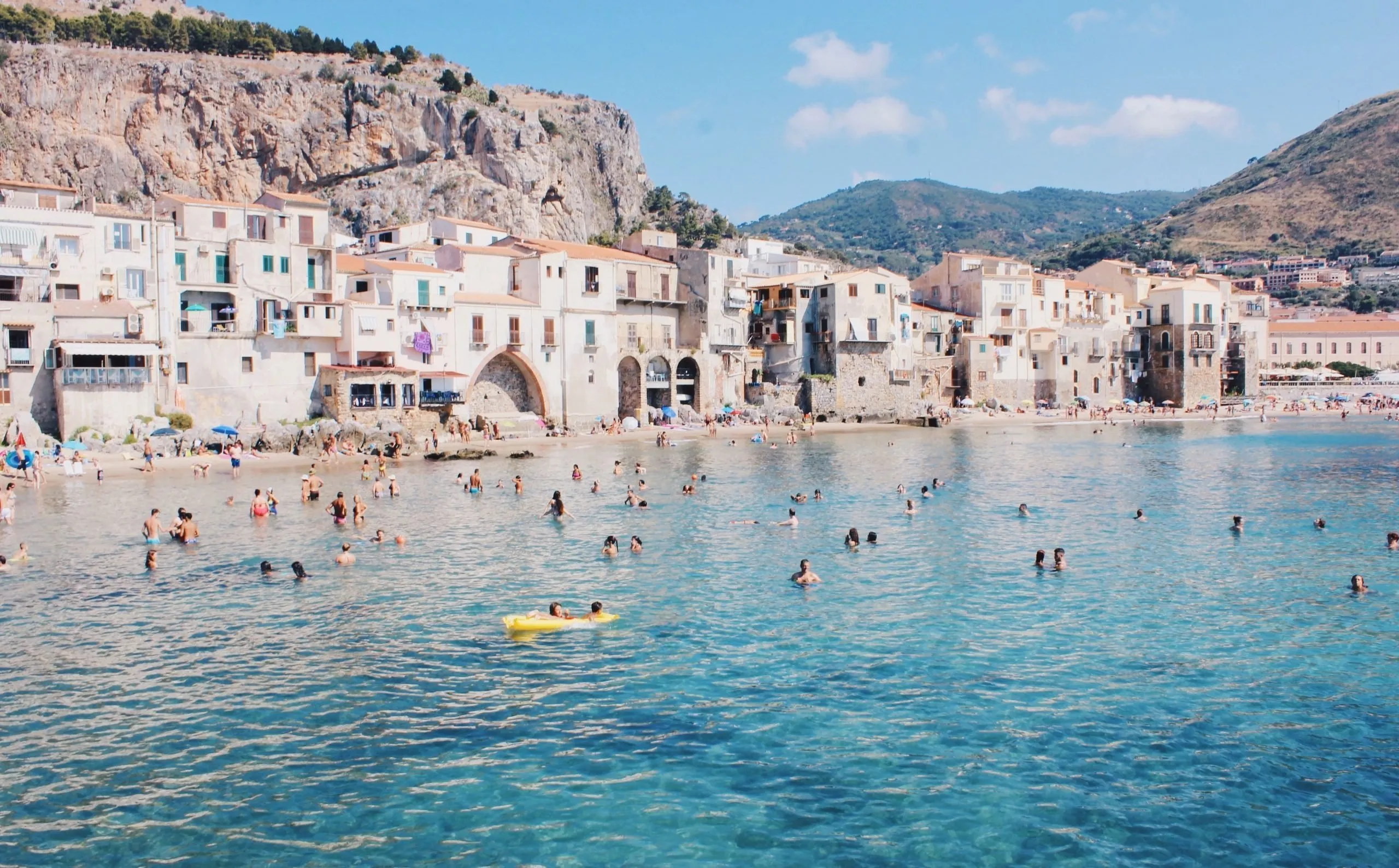 Andare al mare in un gita per la Sicilia potrebbe essere un'esperienza che cambia la vita