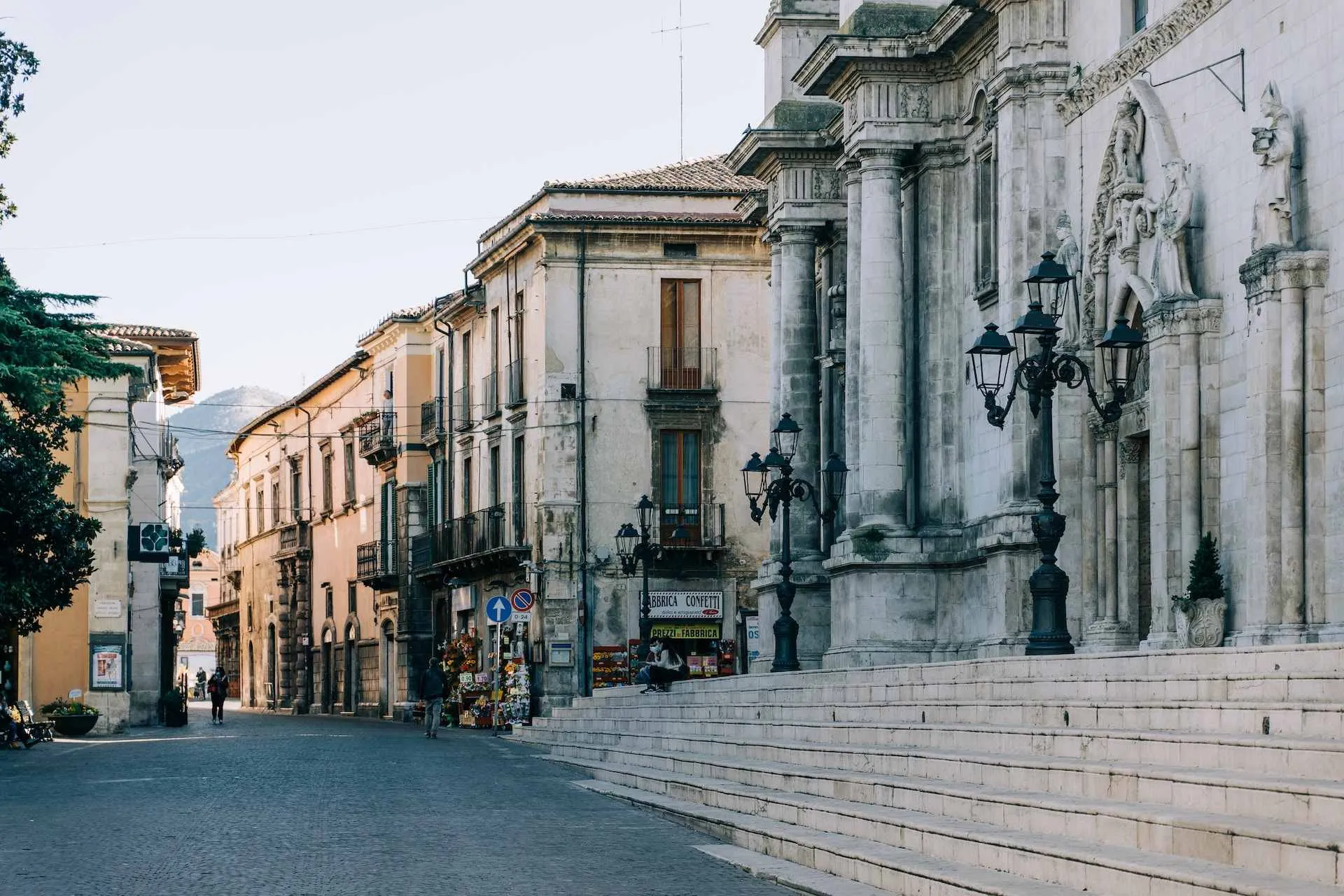 provincia fioritura lago di bolsena parco nazionale del circeo piazza della cisterna relax itinerario prenotazione