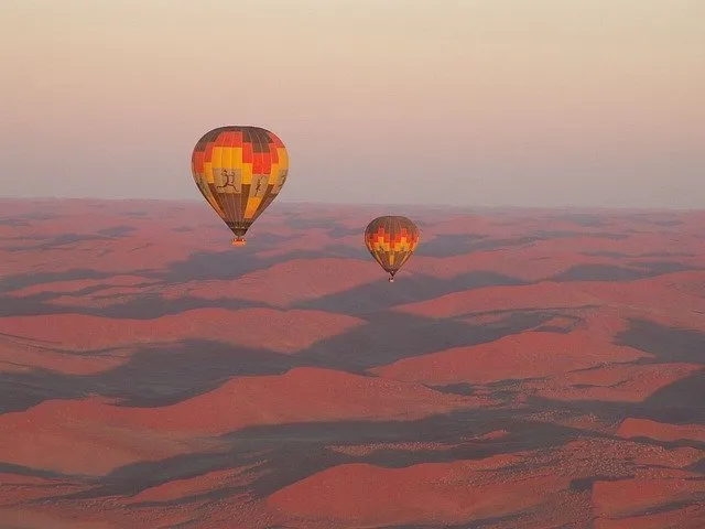 Deserto del Namib in mongolfiera