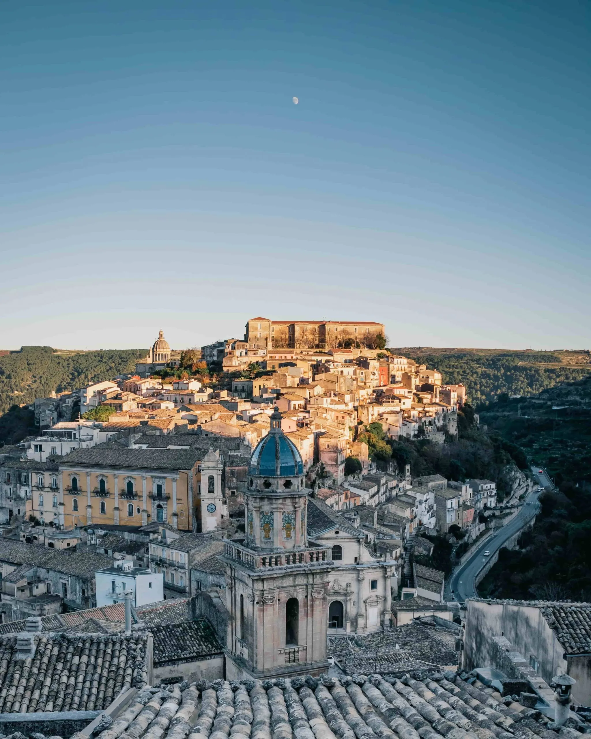 La tipica veduta su Ragusa Ibla dalla parte "nuova" della città