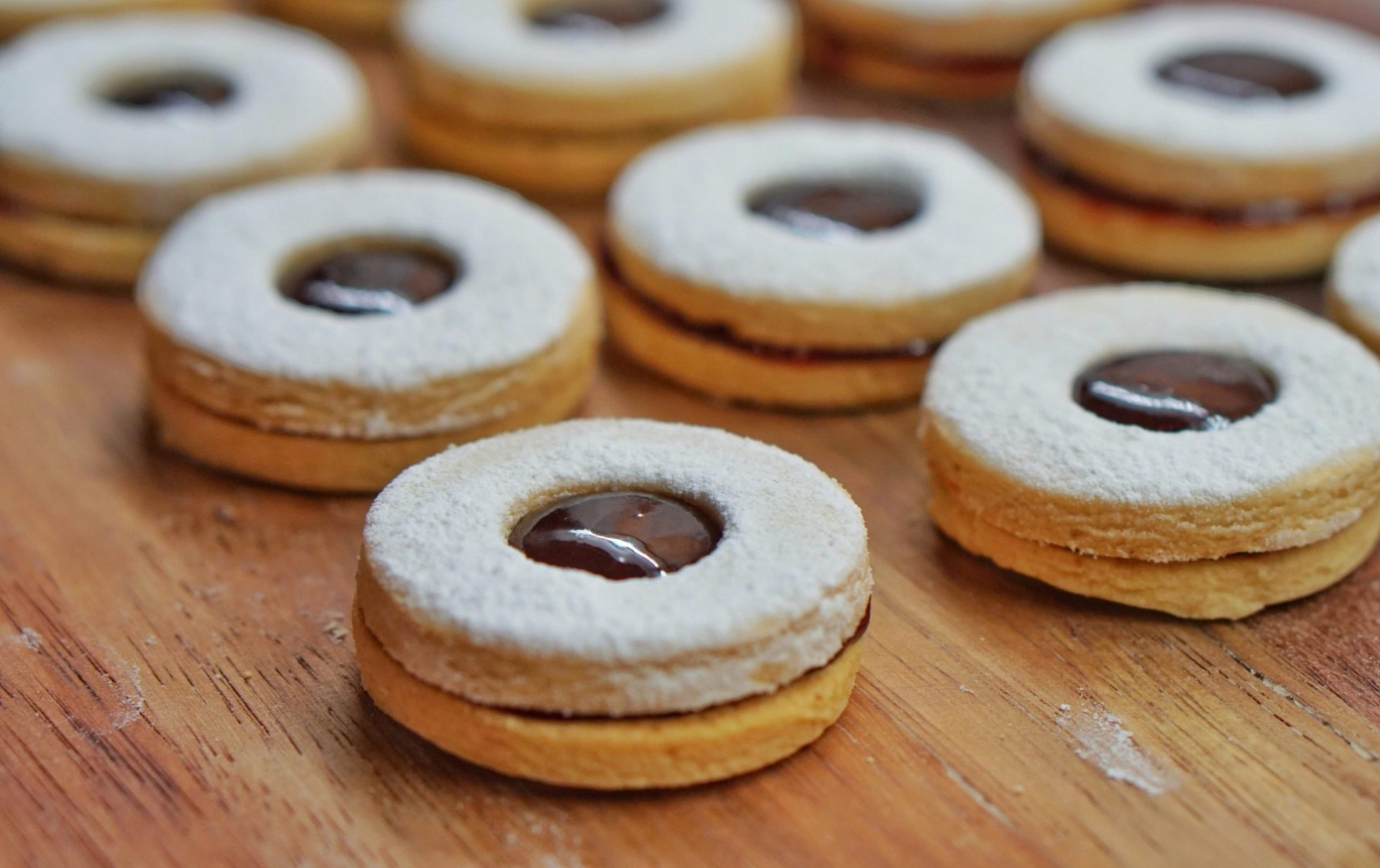 Linzer: la deliziosa tradizione austriaca in un biscotto irresistibile