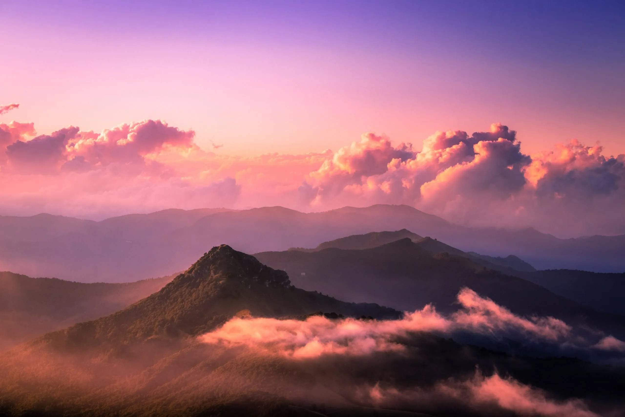quella sul monte generoso è una delle passeggiate panoramiche lombardia più suggestive