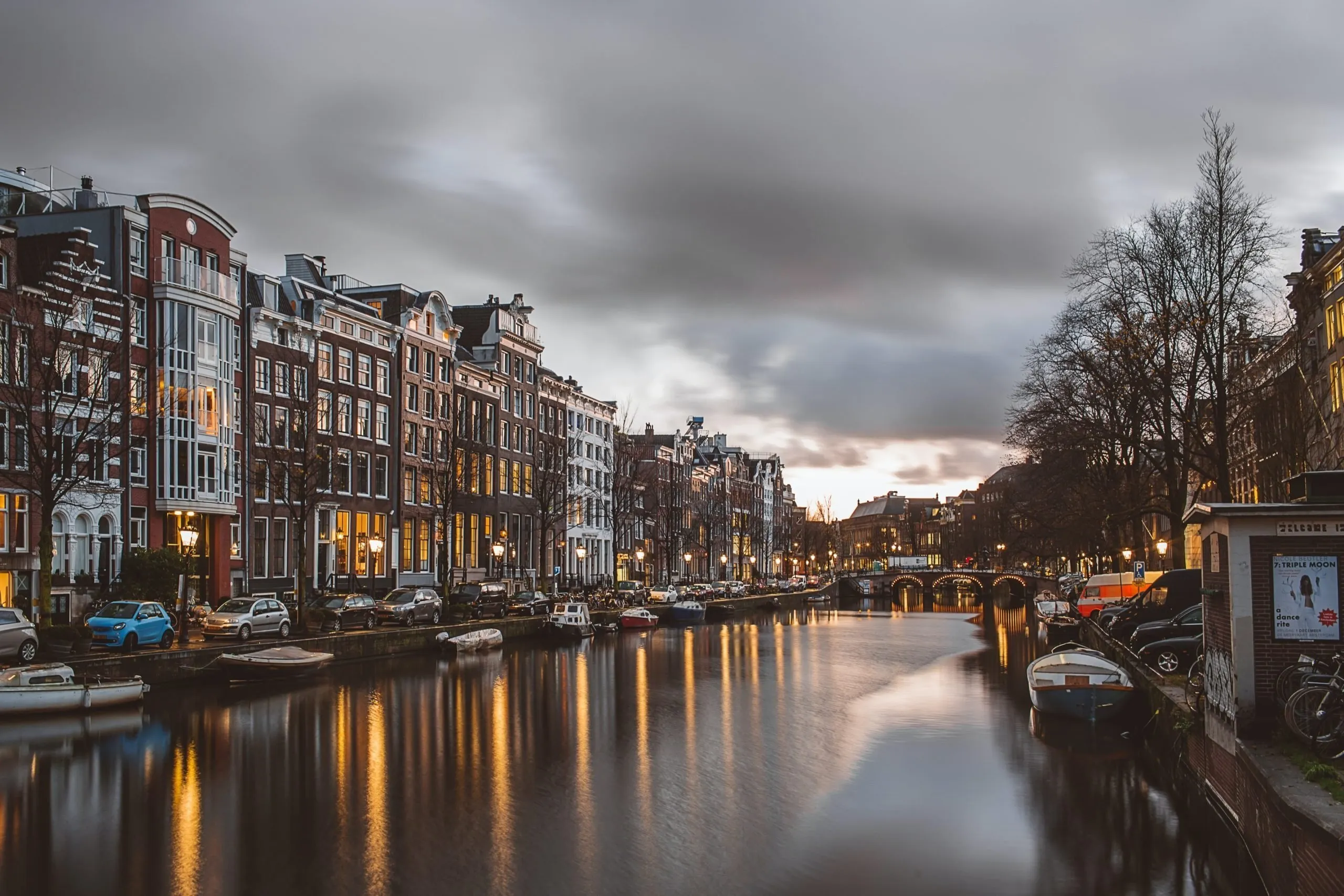 Alla scoperta dei canali di Amsterdam: Un viaggio incantevole tra le vie d’acqua di una città unica