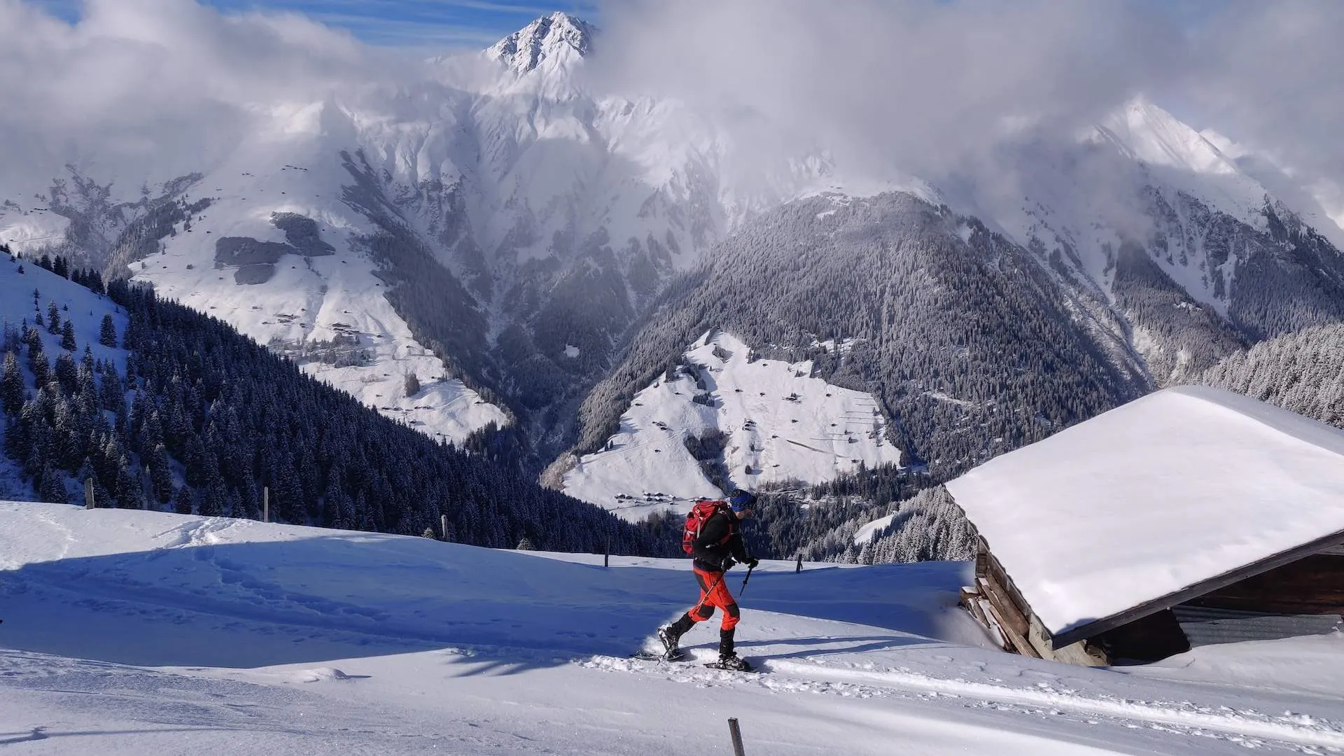 ciaspole racchette da neve neve abbigliamento ciaspolata scarponi montagna freddo scarpone trekking racchette po guanti pantaloni piedi