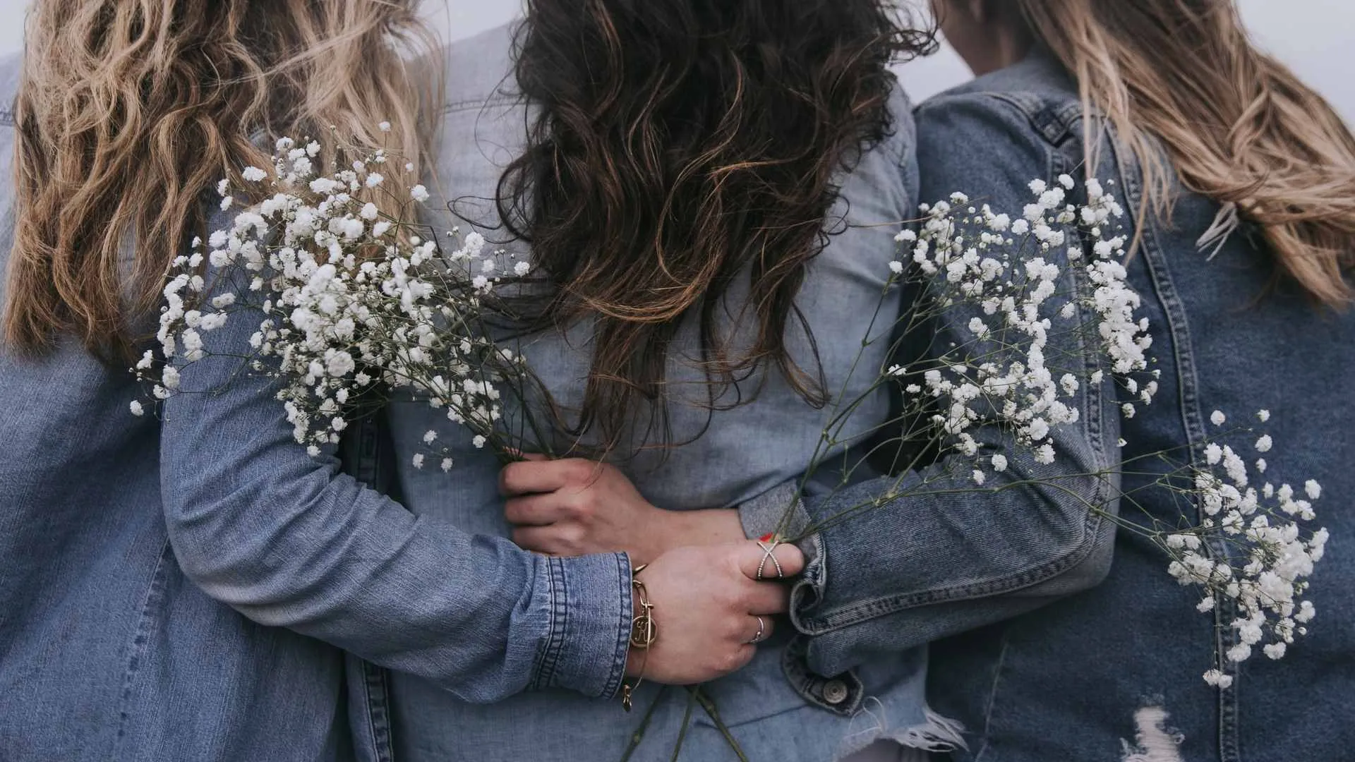 come aiutare le donne che subiscono violenza