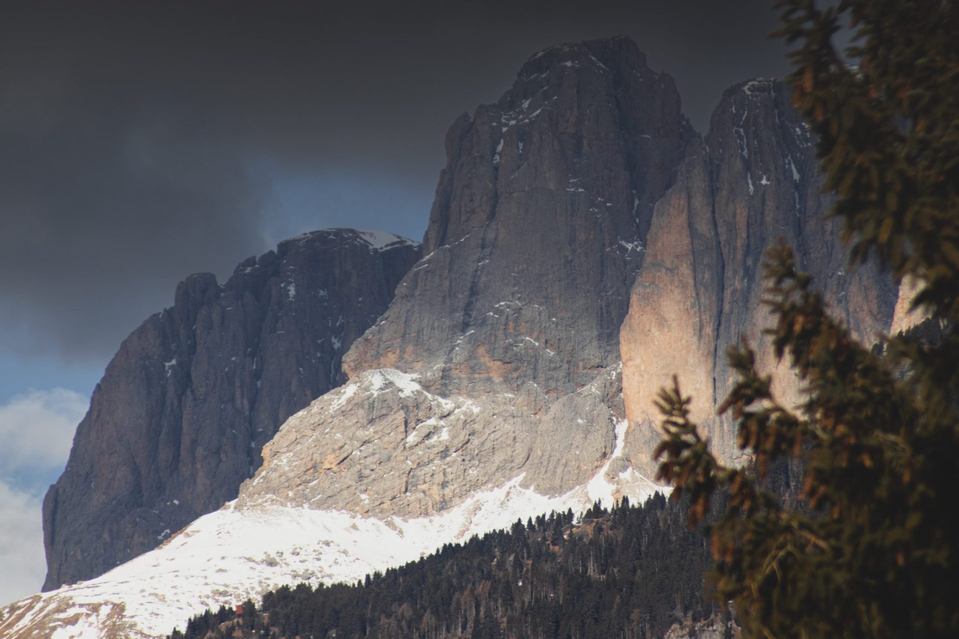 Scopri il fascino della Pozza di Fassa: un paradiso alpino da non perdere!