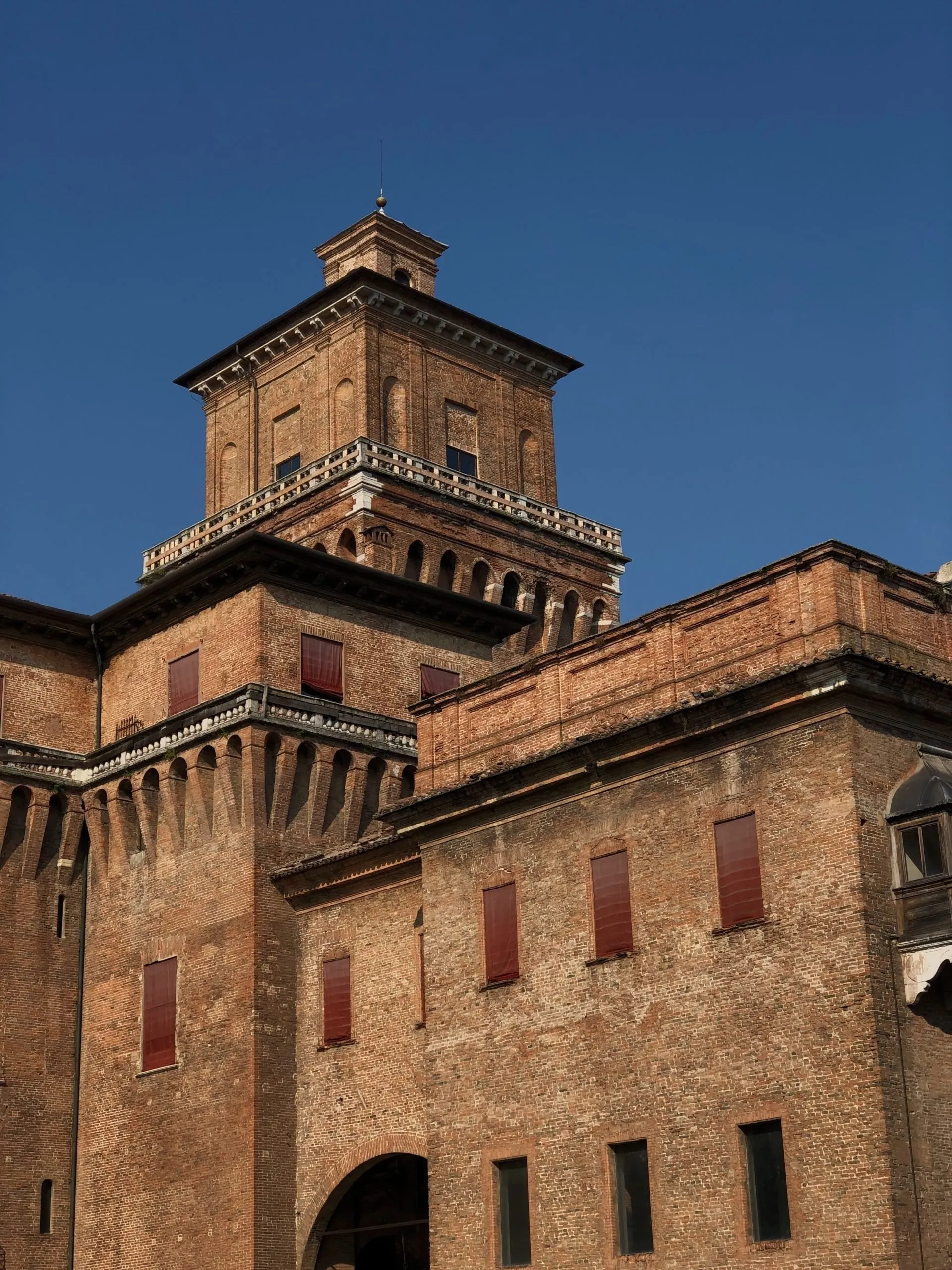 Tra i castelli più belli italiani, quello di Ferrara è simbolo della città
