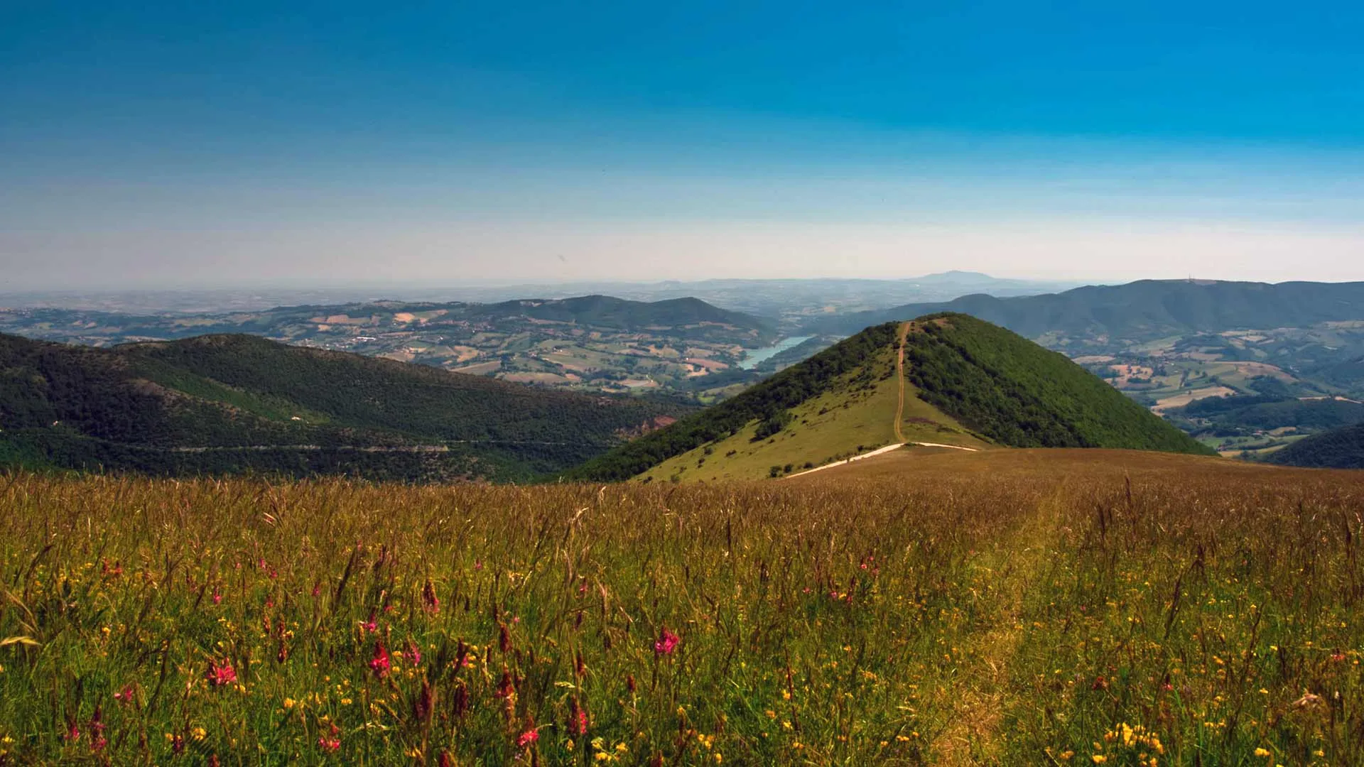 monte san vicino marche panorama