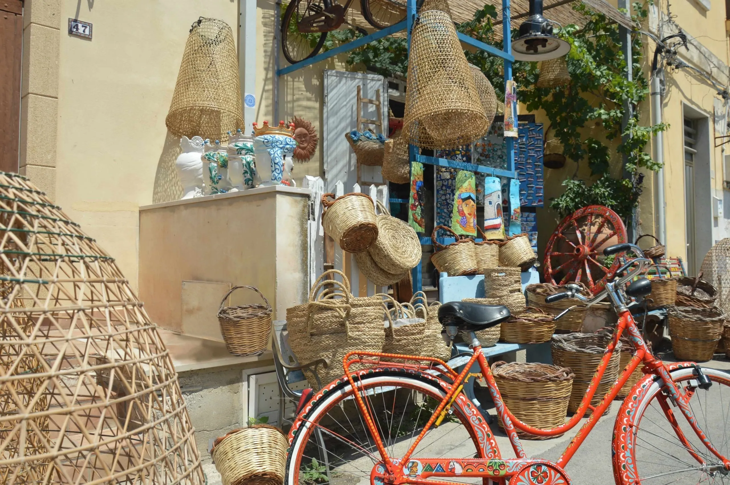 Tipico scorcio del borgo di mare di Marzamemi