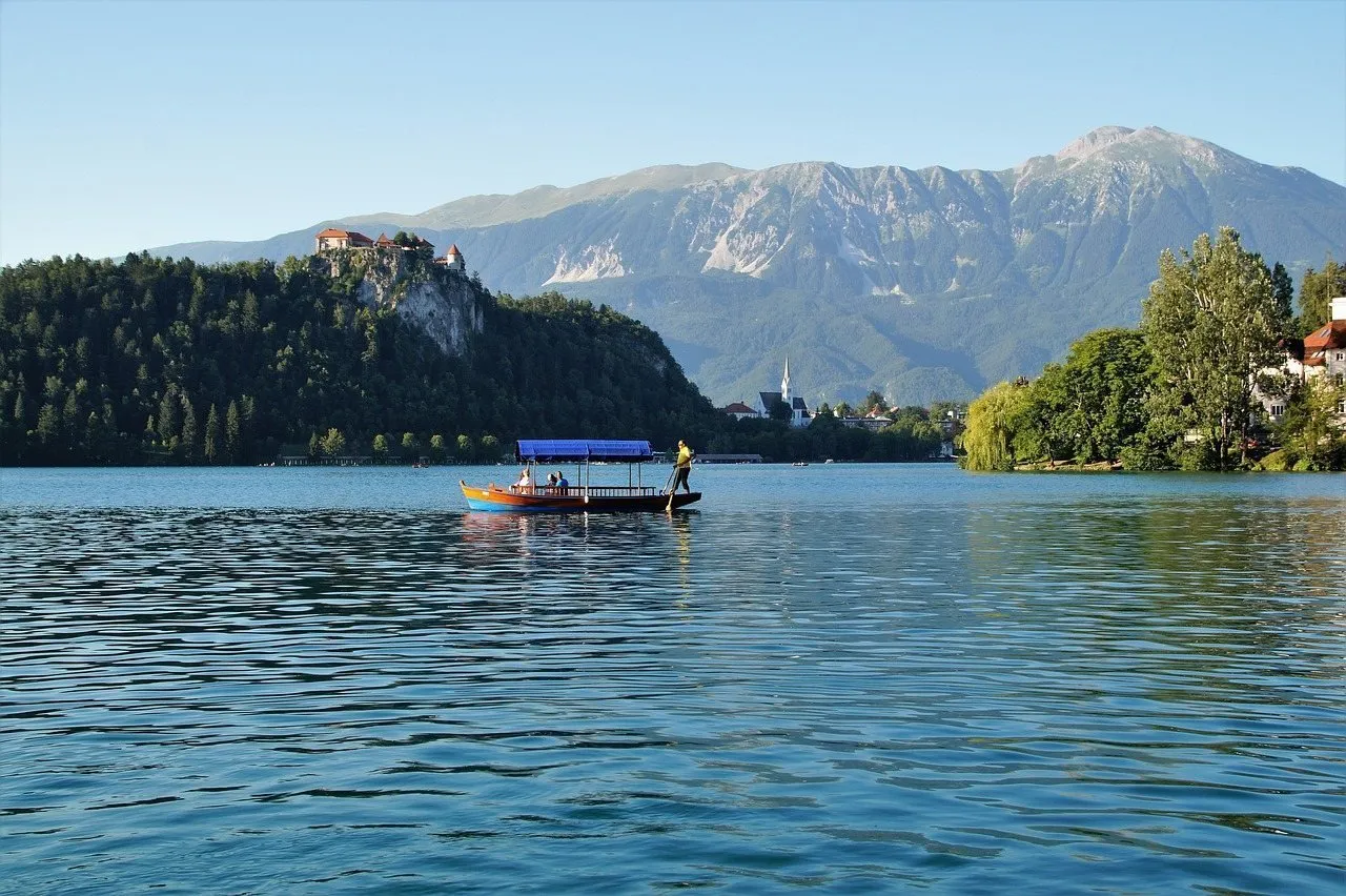 quanto dura il giro a piedi lago di bled