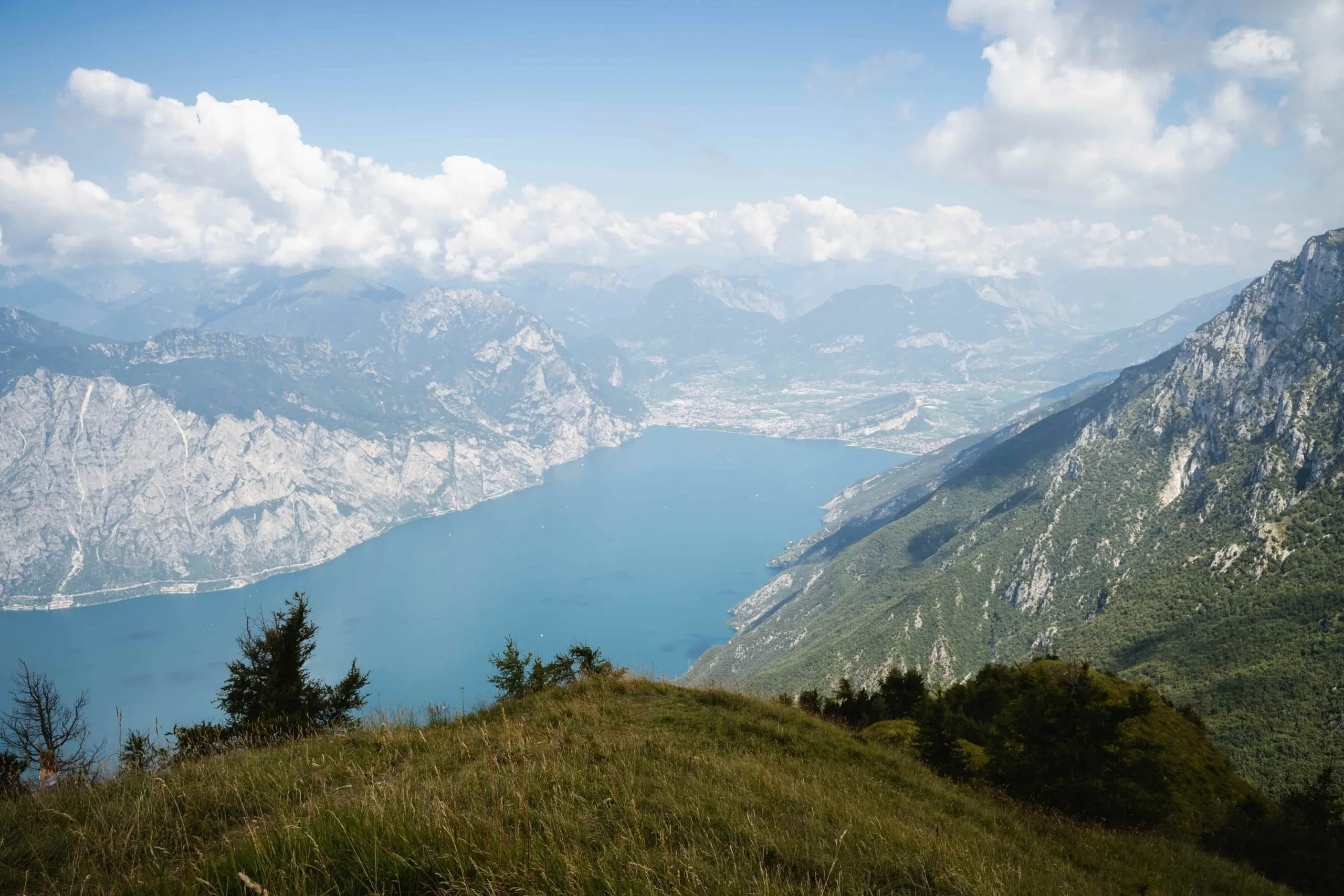 Gli scorci sul lago di Garda offerti da questi sentieri sono splendidi