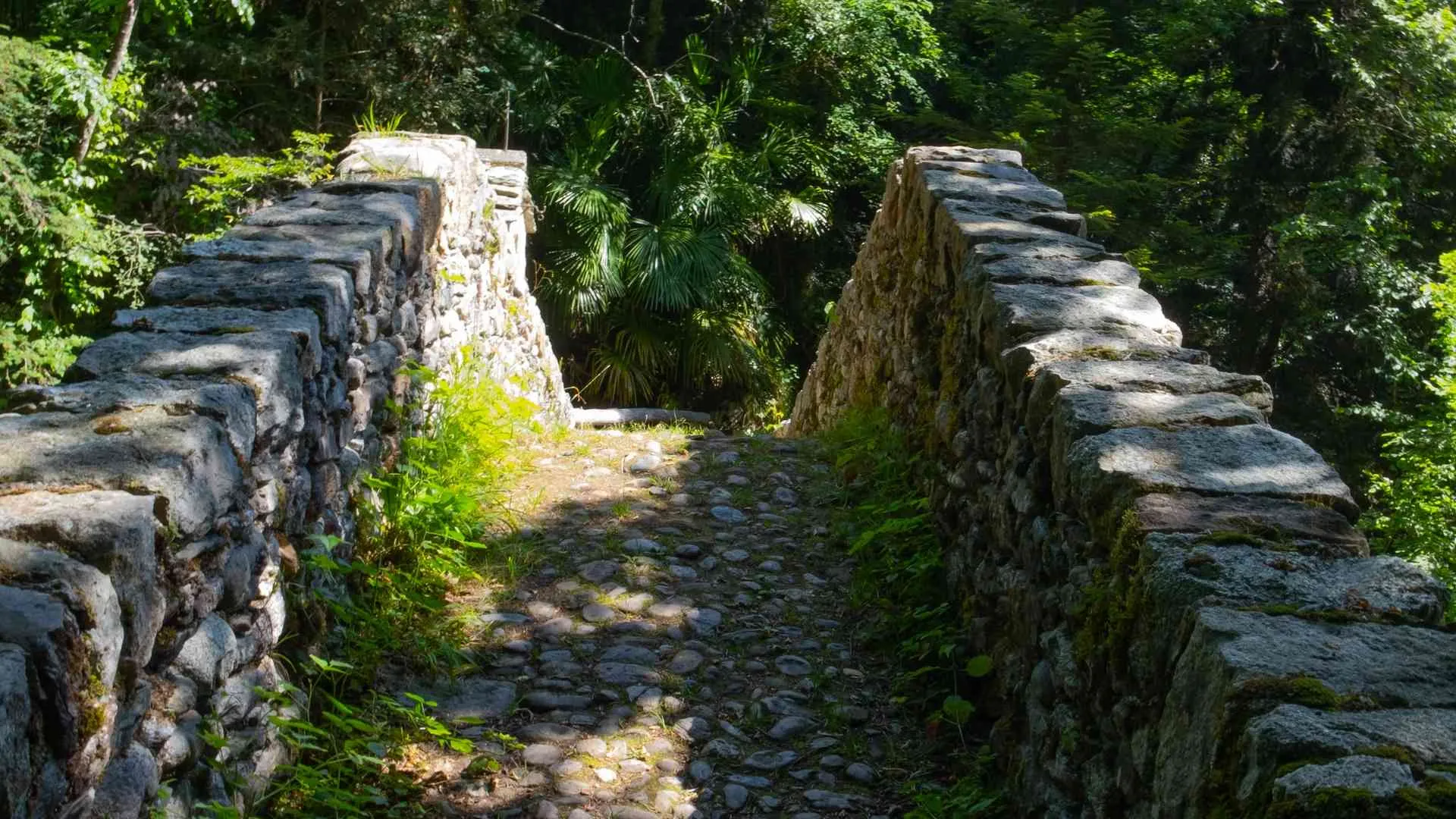 antica strada menaggio lago di como trekking