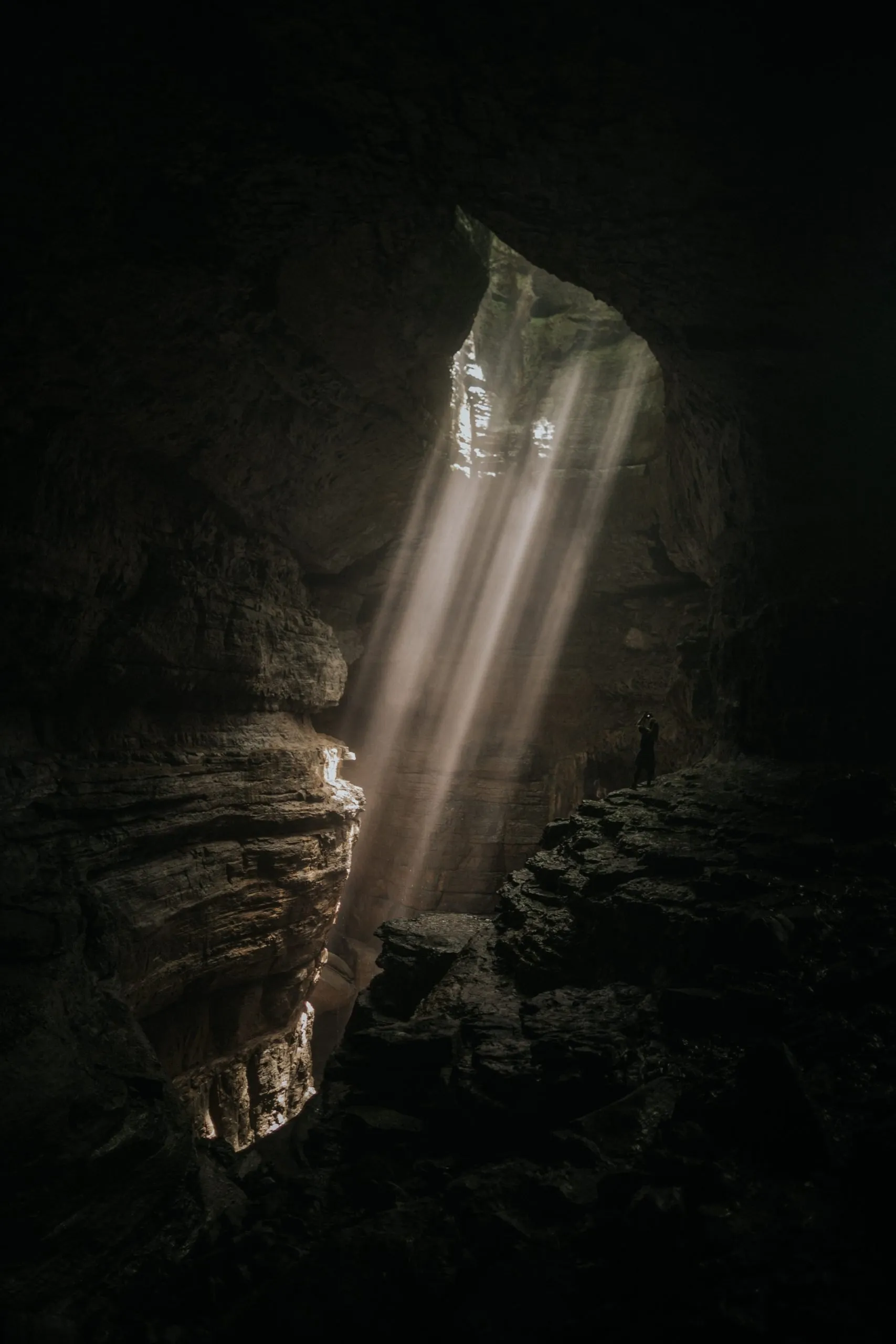 Esplora le meraviglie nascoste delle Grotte Postumia: un viaggio emozionante nel cuore della natura