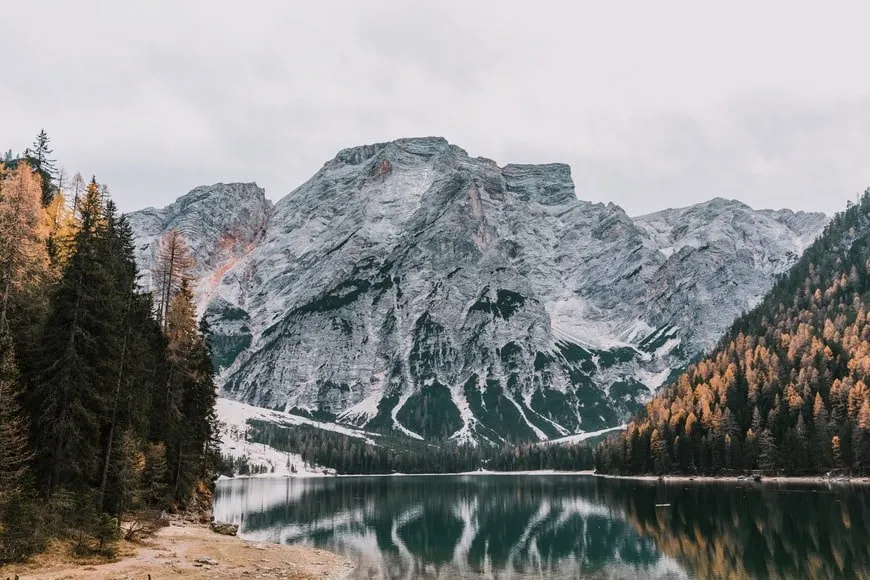 Lago di Braies in autunno