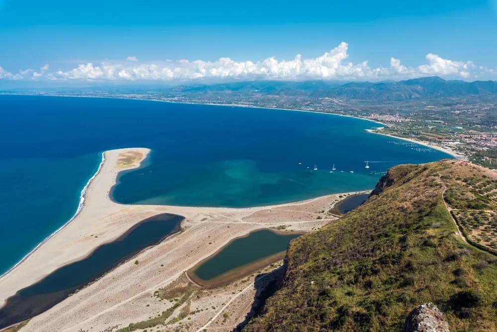 10 luoghi da visitare in Italia Tindari spiaggia di Marinello