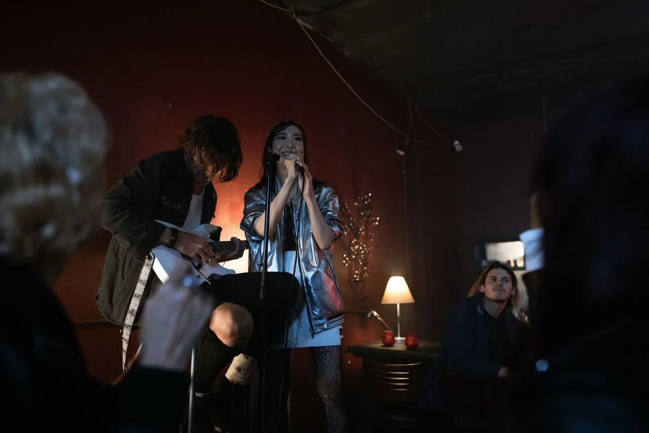 Aperitivo con musica Roma cantante