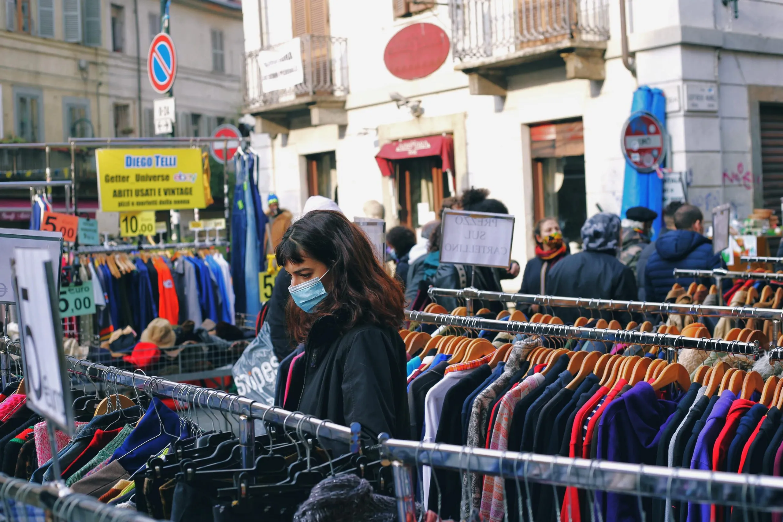 Ogni mese centinaia di persone si riversano per le strade di Porta Palazzo per visitare il Gran Balon