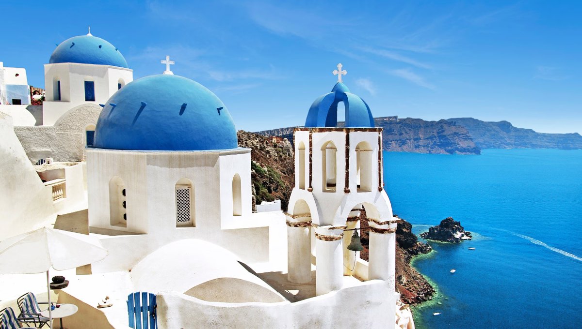 SANTORINI: Ferragosto da sogno tra cupole blu e mare cristallino