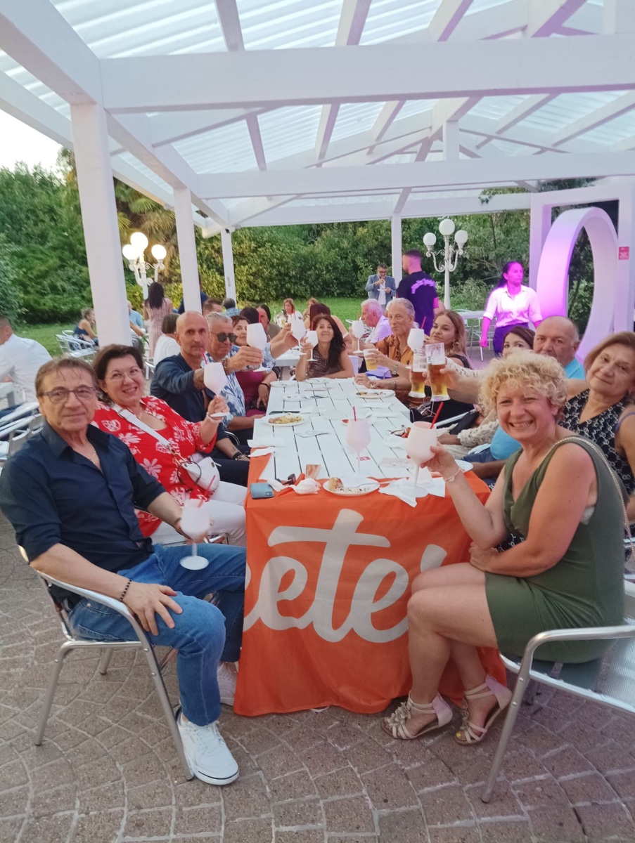 Apericena con Dj-Set alla Villa Summer Music Club