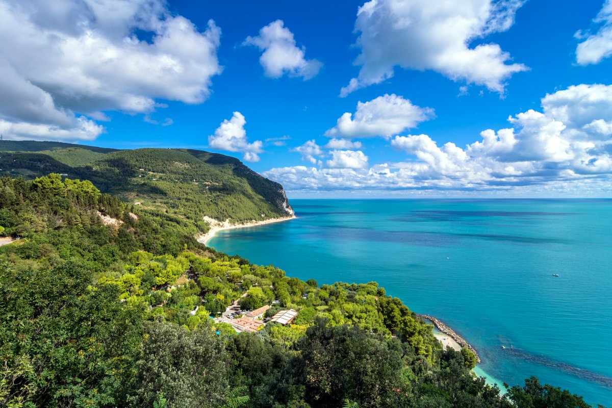 RIVIERA DEL CONERO: weekend tra natura e mare