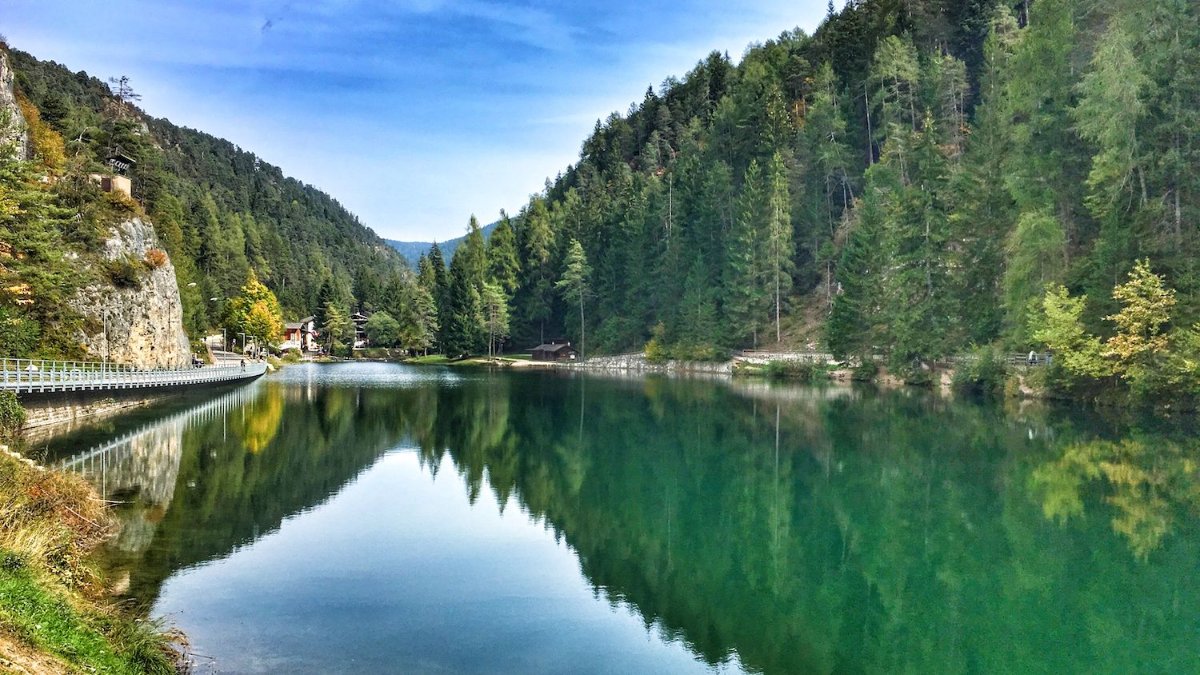 TRENTINO: Weekend al LAGO SMERALDO con Cascate di Tret e Canyon del Sass