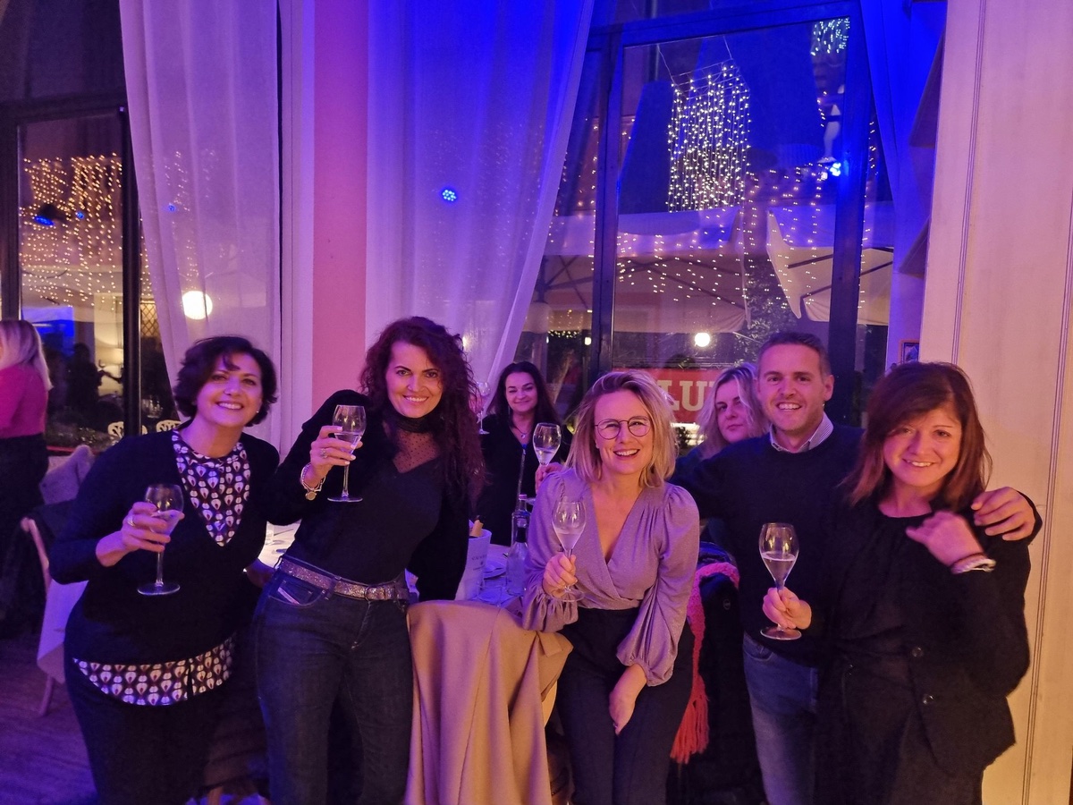 Cenone di Capodanno a Padova: Cena, Musica e Balli a Villa Italia