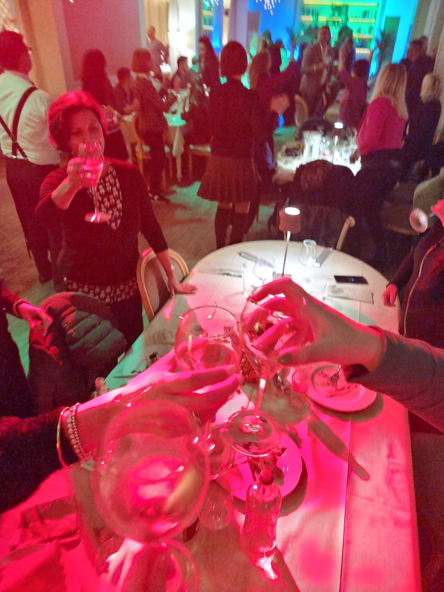 Serata dei Single con Cena e Balli a bordo Piscina alle porte di Treviso