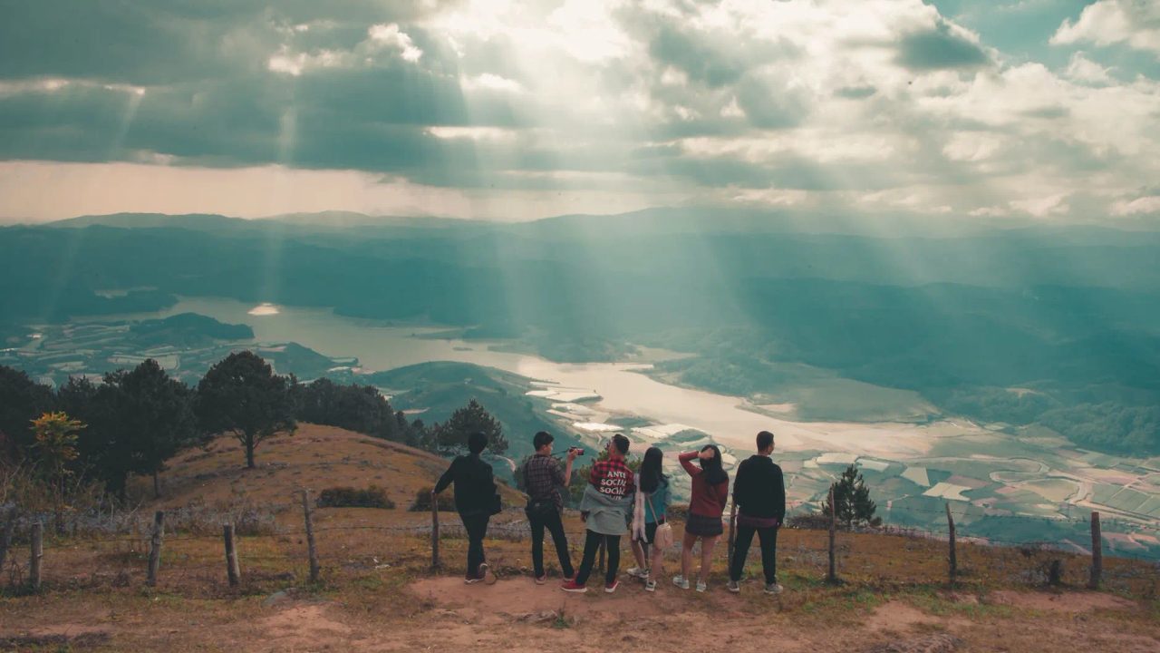 Travel Groups: How to Combine Tourism and Socializing