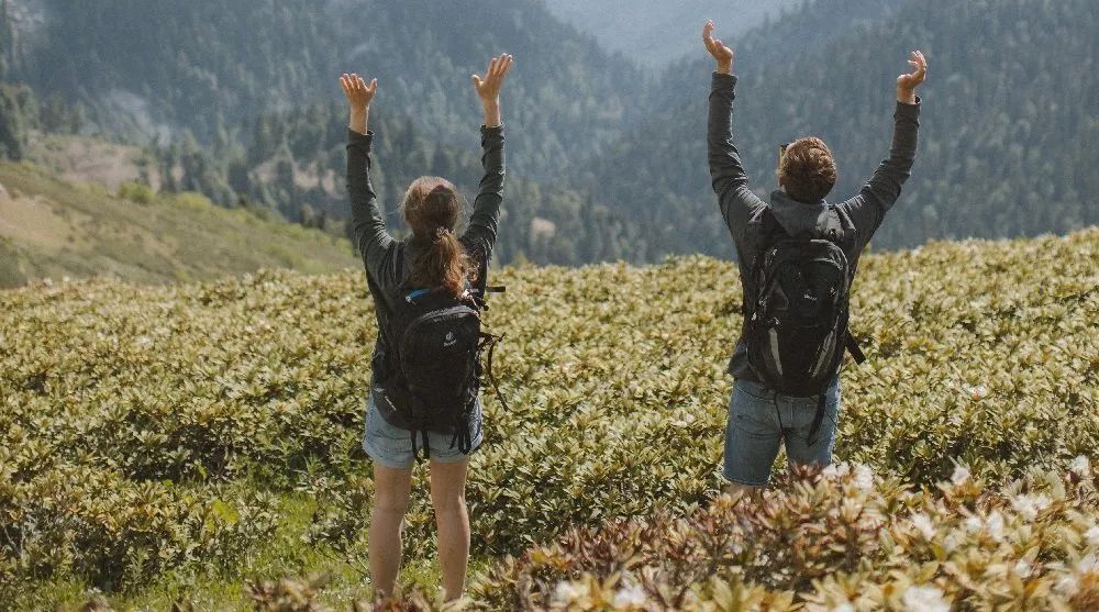 Single and Looking to Make New Friends? Choose Trekking for Your Vacation!