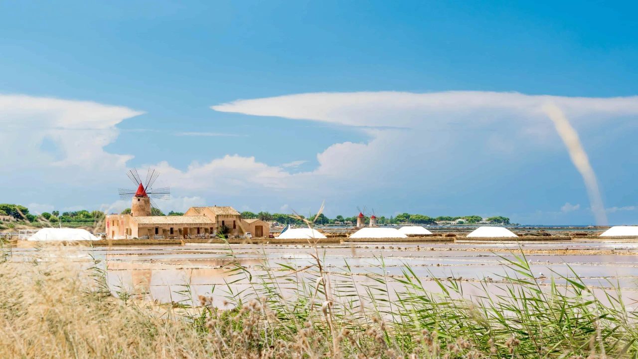 Le splendide saline dello stagnone di Marsala, in Sicilia occidentale