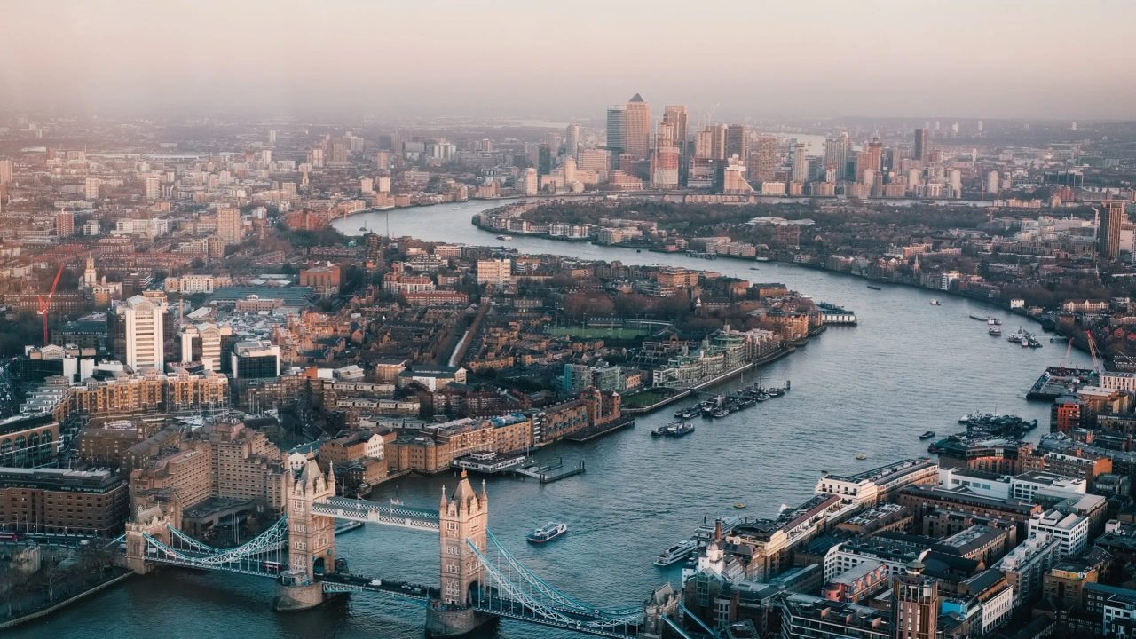 How to Search for and Find New Friends in the City
