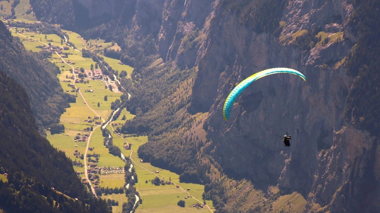 paragliding in val di sole