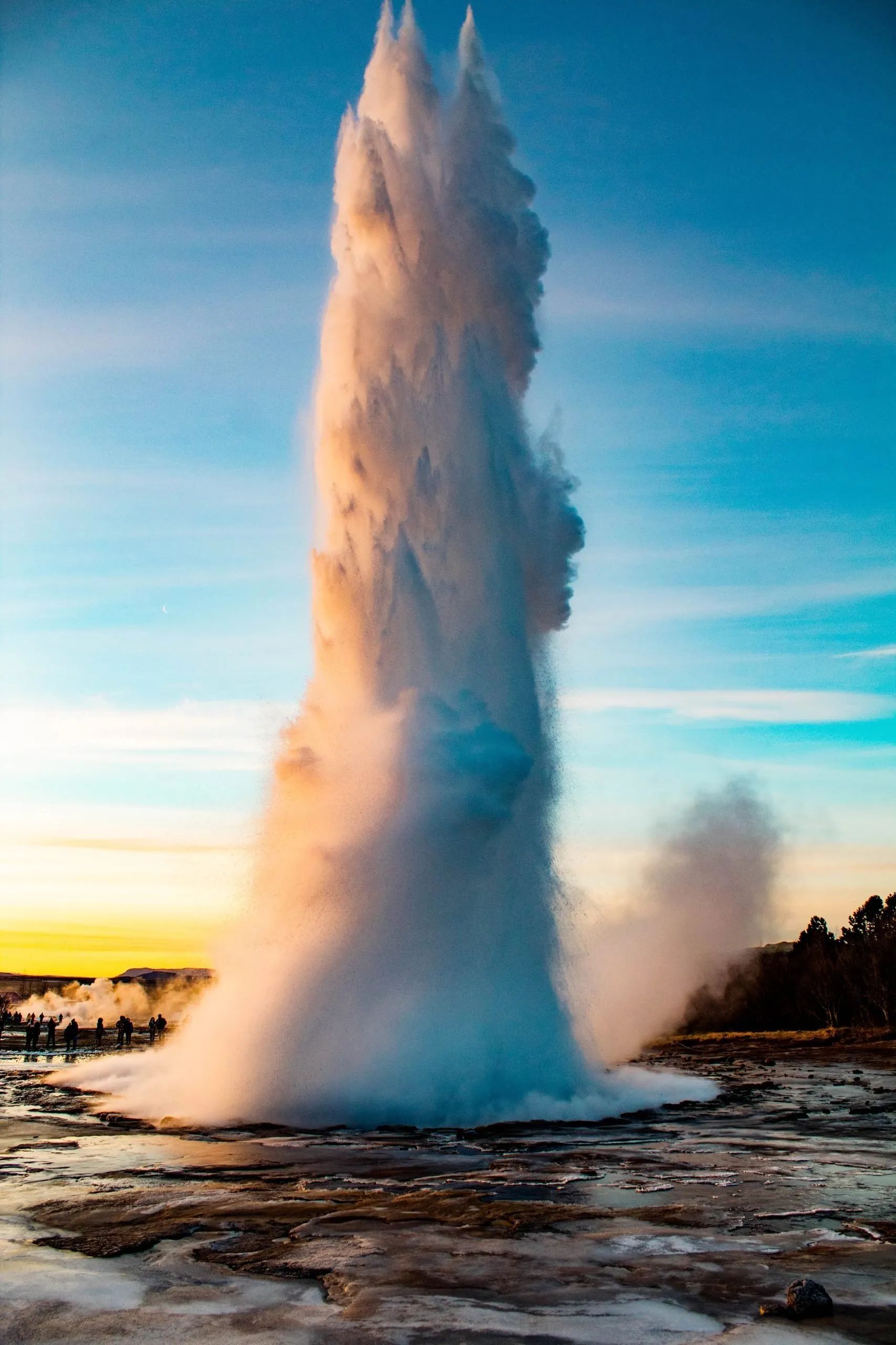 The Hidden Wonders of Yellowstone: Discover the Enchanted Oases Beyond the Grand Prismatic Spring