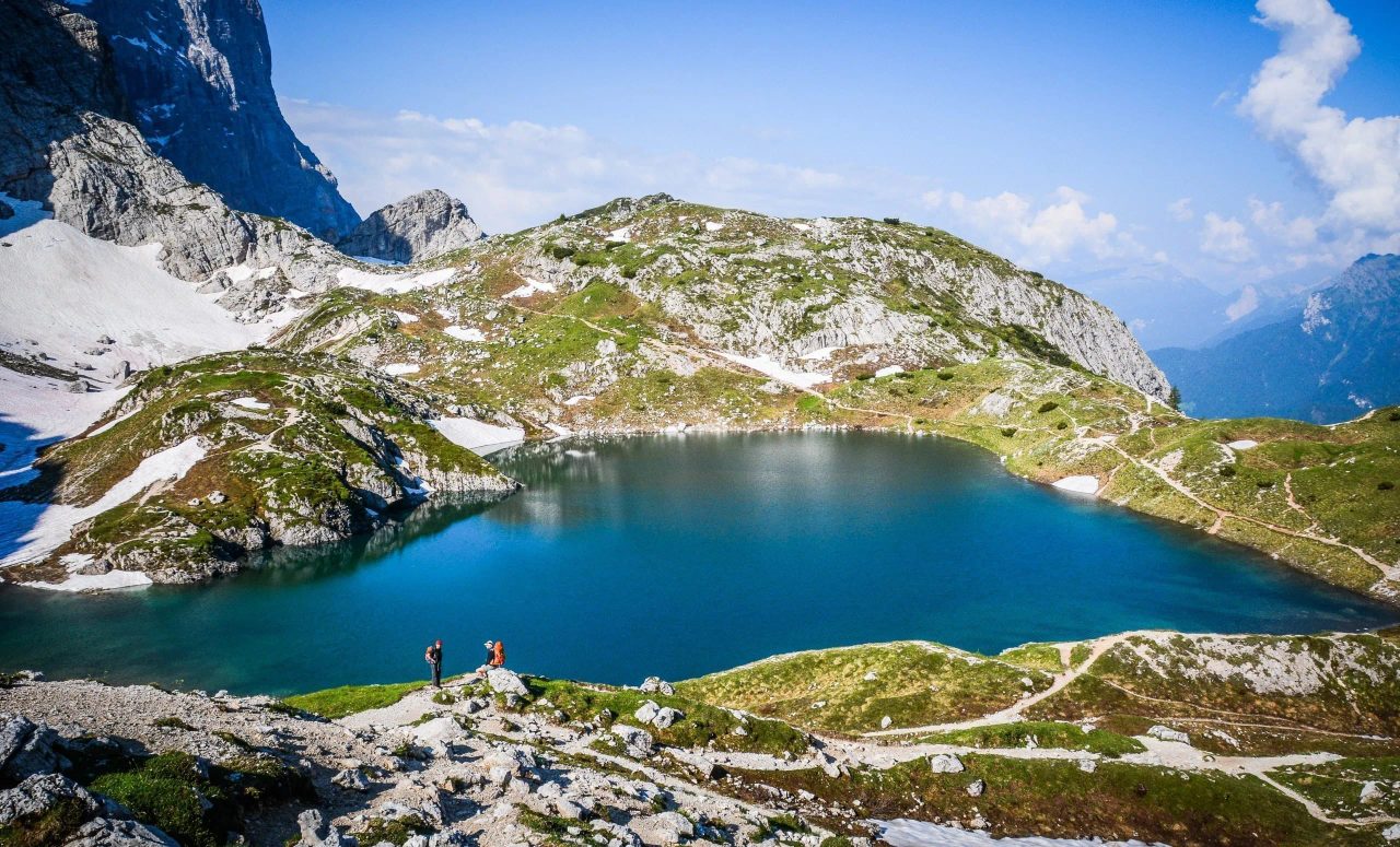 Il lago di Coldai è adatto a tutti: esperti e famiglie