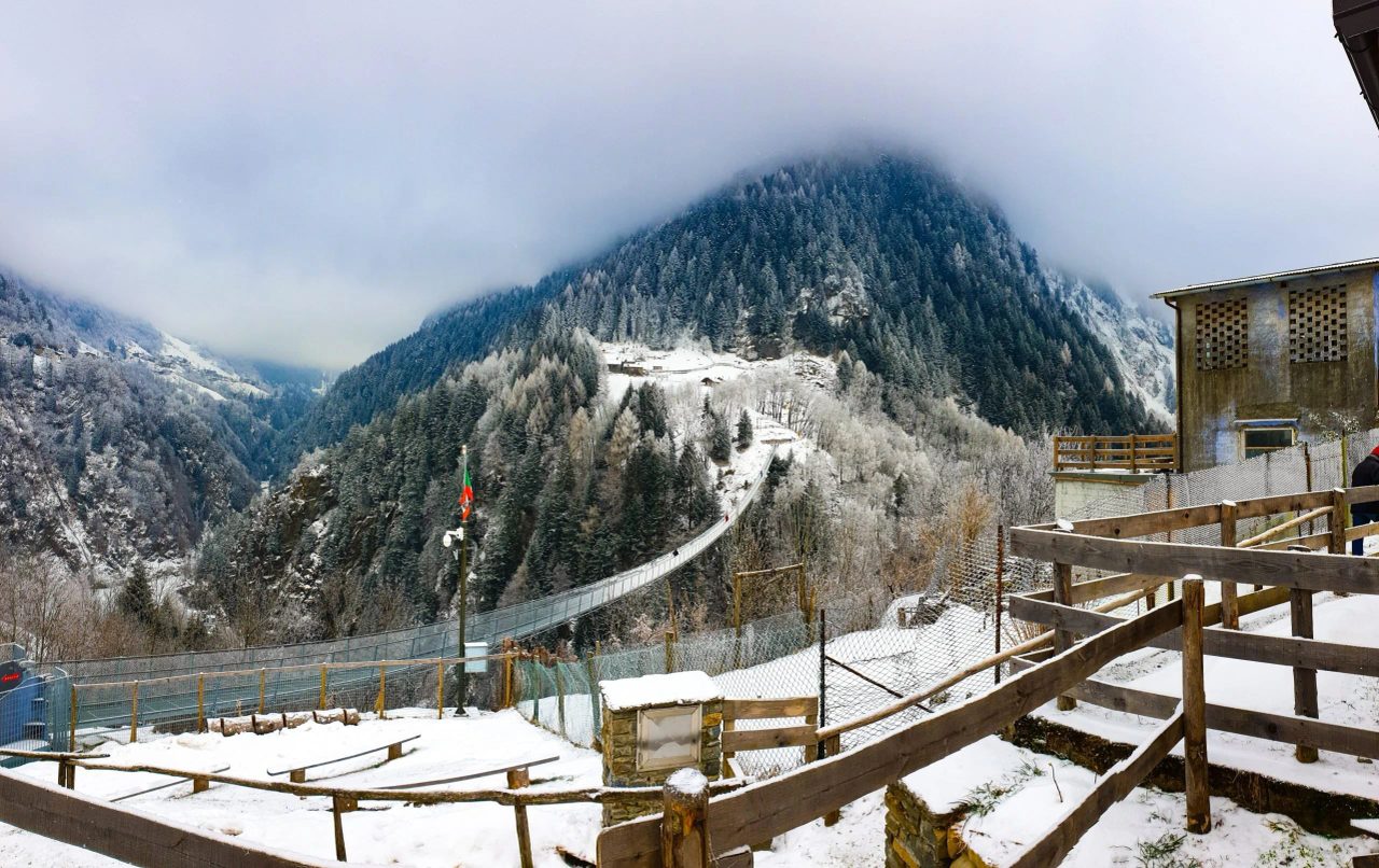 Il Ponte nel Cielo, come dice anche il suo nome, è il ponte tibetano più alto d'Europa, fornendo un'esperienza emozionante