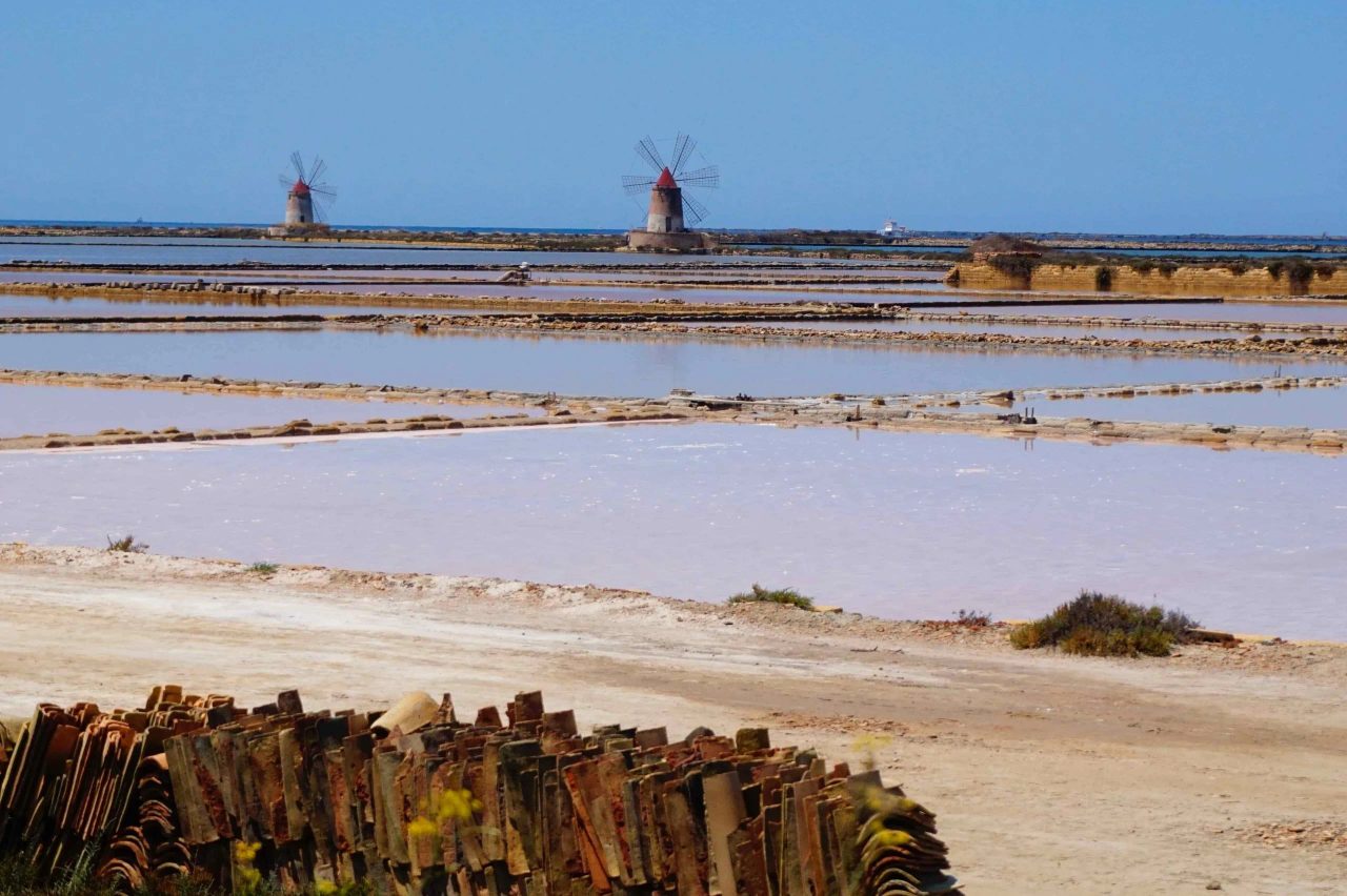 Le tipiche saline dell'area tra Trapani e Marsala