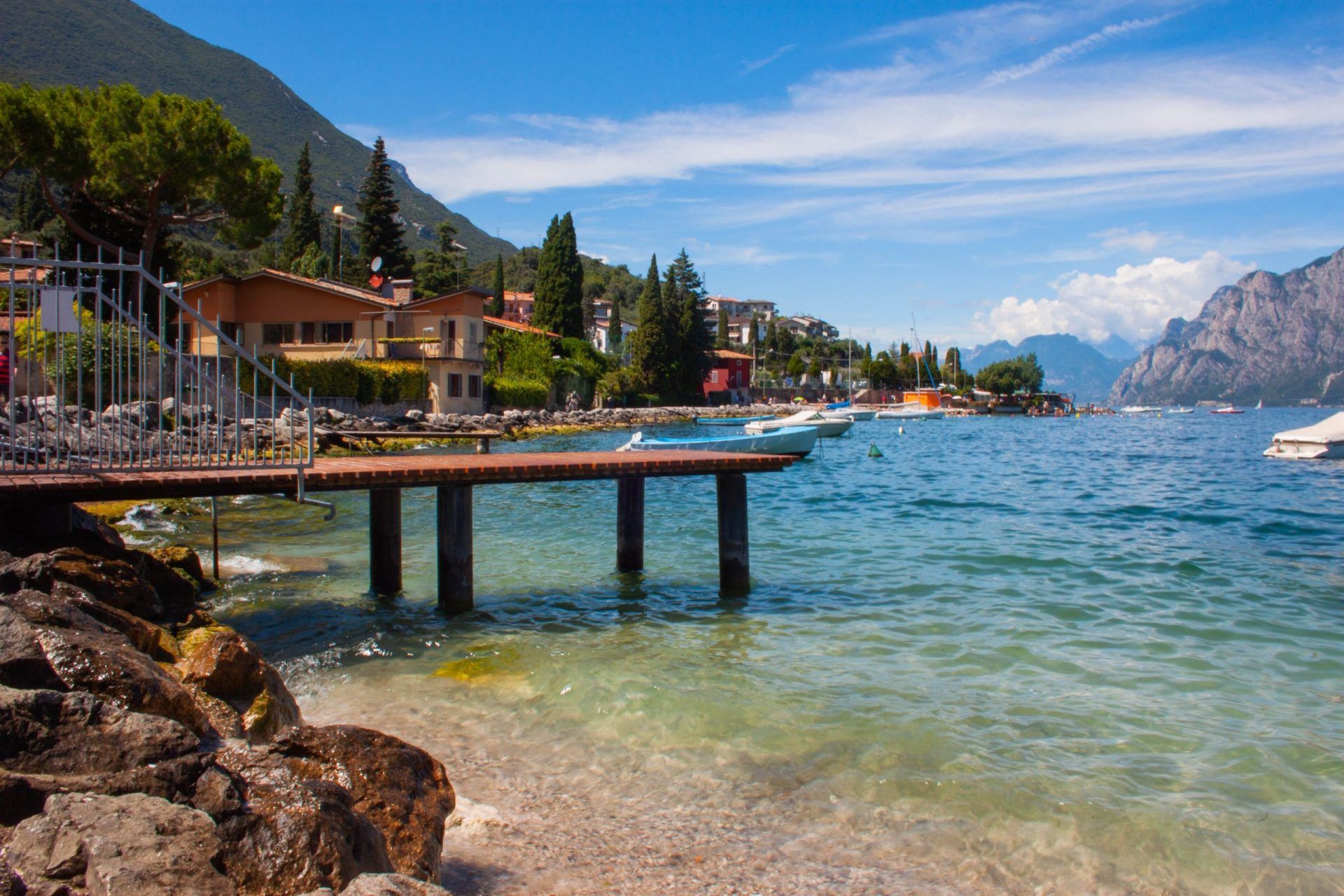 Découvrez la carte du lac de Garde : votre compagnon de voyage pour explorer les merveilles du lac !