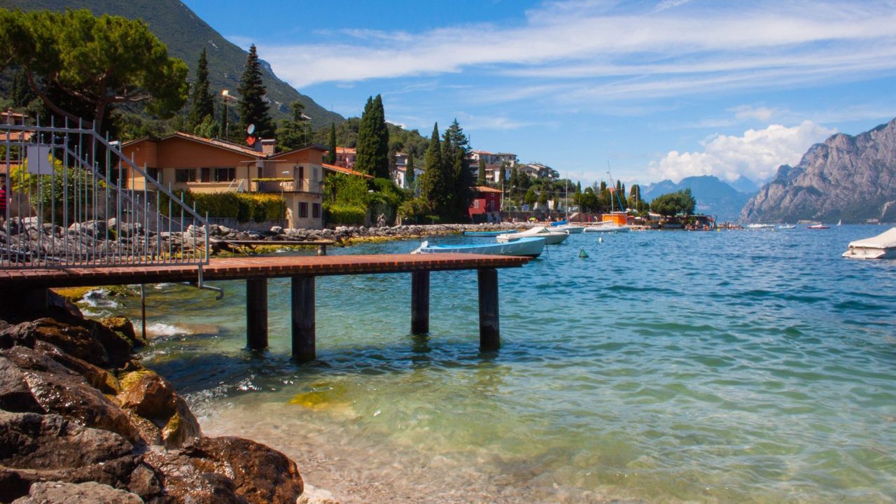 Découvrez la carte du lac de Garde : votre compagnon de voyage pour explorer les merveilles du lac !