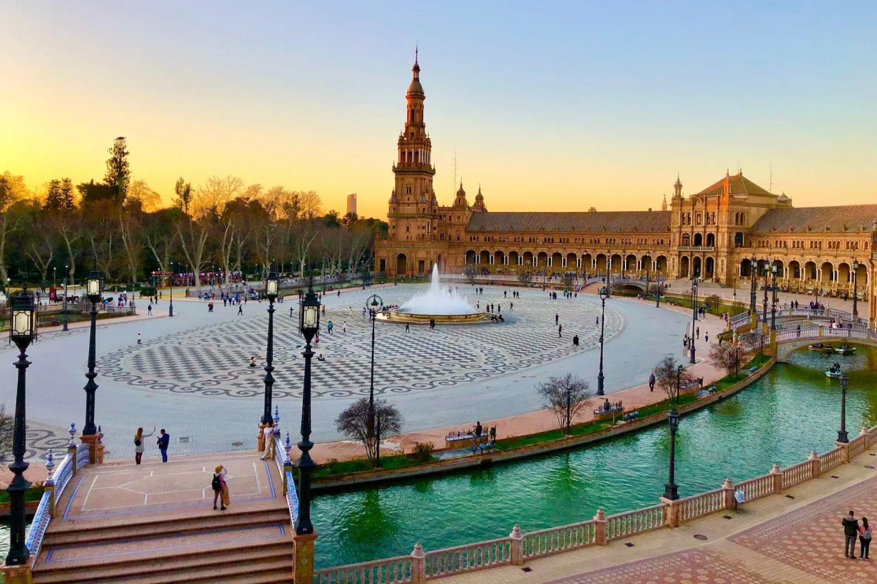 capodanno in andalusia malaga capodanno siviglia tour granada arrivo cena e pernottamento viaggio malaga hotel volo cattedrale prima colazione temperature cadice