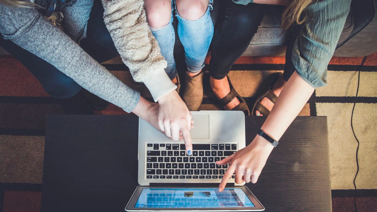 Meeting People in Chat: 5 Useful Tips