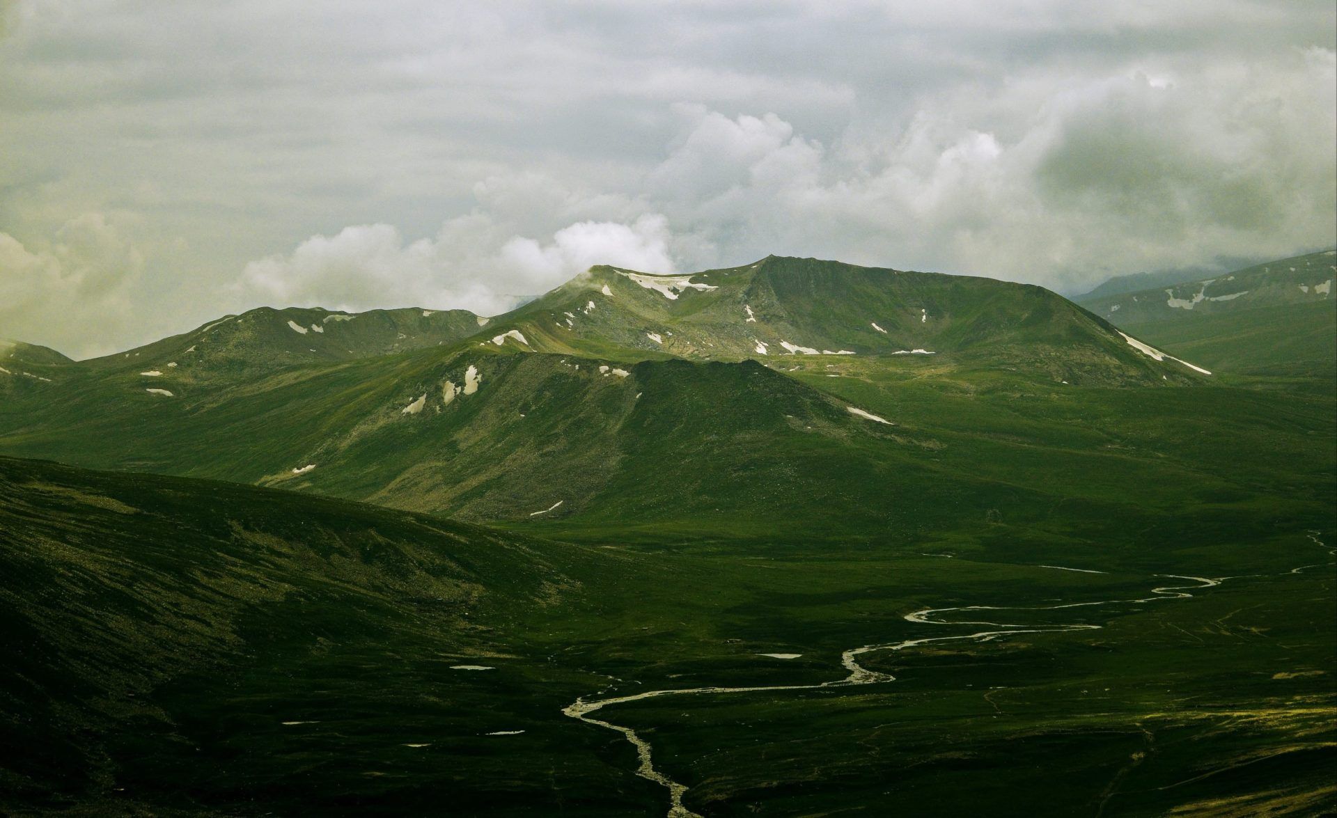 Ahr Valley: Discover the Alpine Paradise of Untouched Nature and Thrilling Adventures!