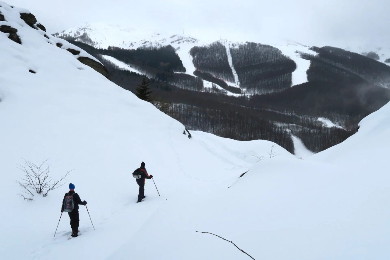 ciaspolate ciaspolata ciaspolate in lombardia val possibilità chiesetta valli bellezza cime val masino cal camonica monte coltignone camminata località nevicate malga alta di pora