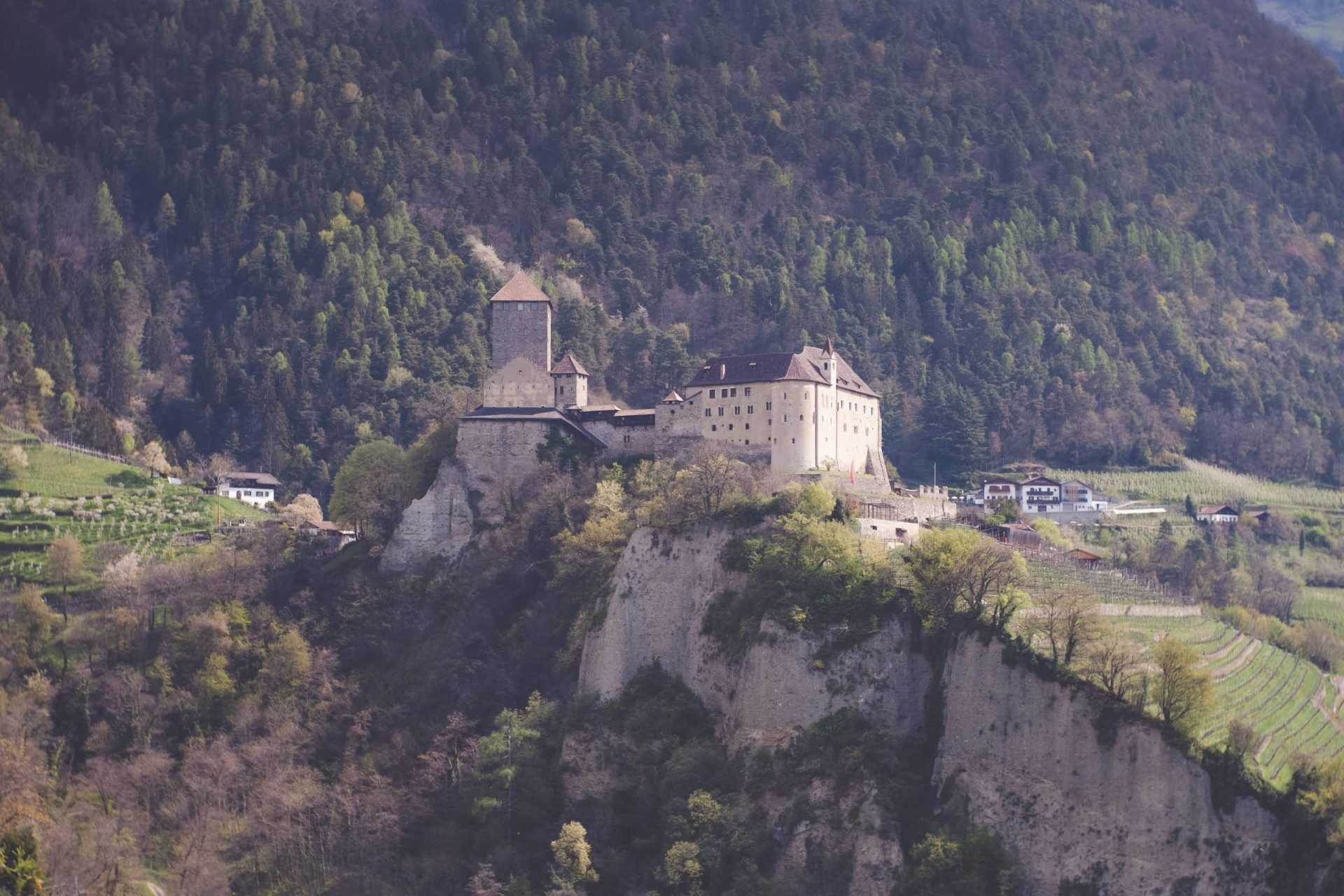 Découvrez les secrets de l’hôtel à Merano : confort, luxe et détente pour des vacances inoubliables !