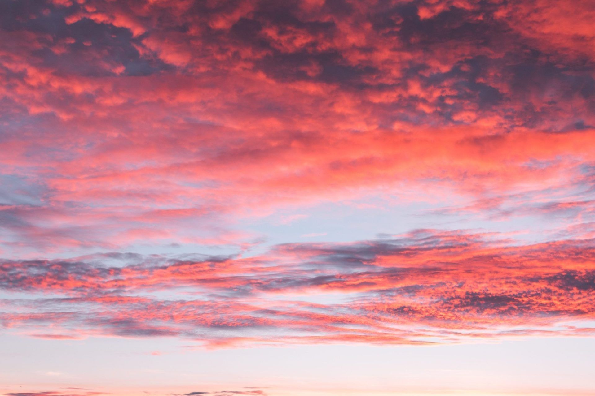 Atardecer ahora: descubre el encanto y la magia de los colores del sol que se esconde