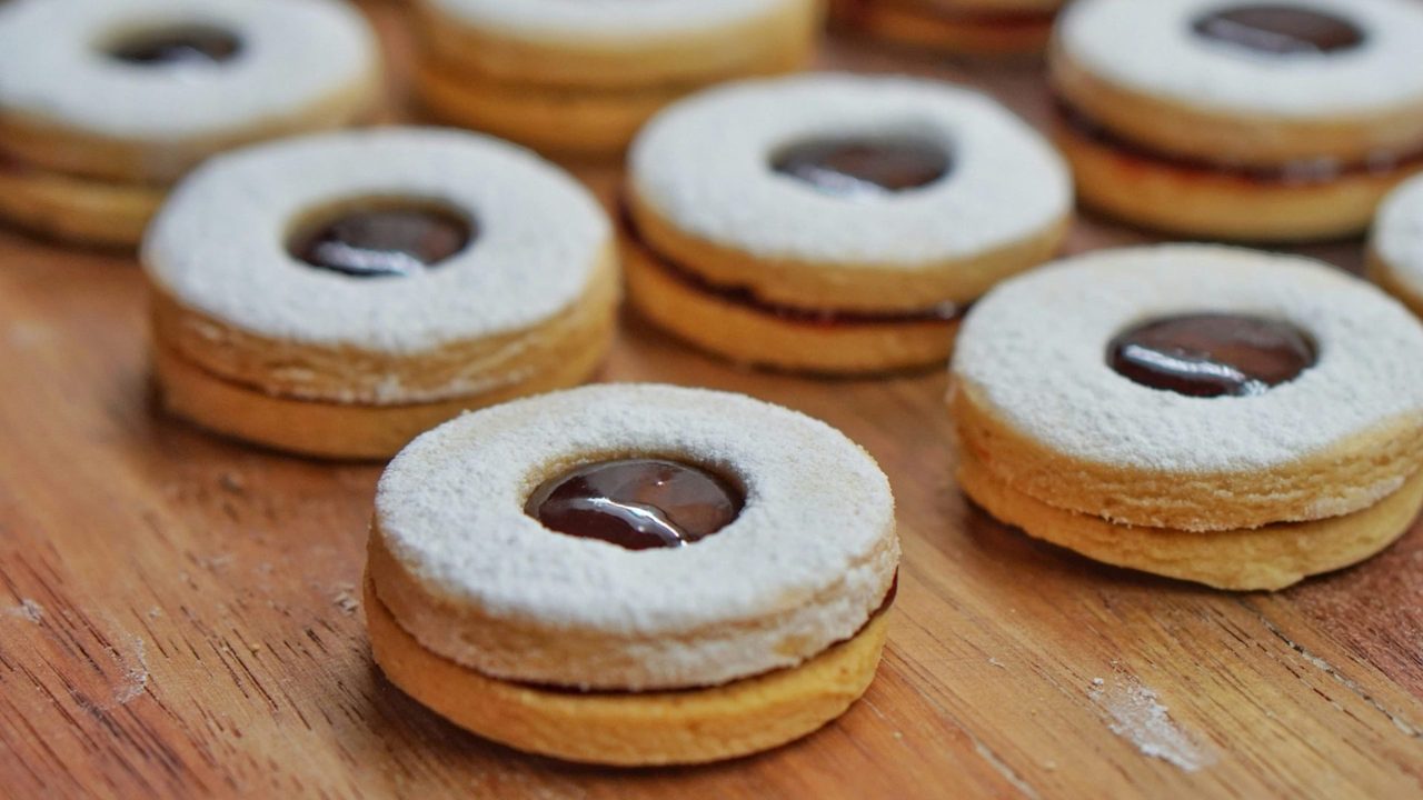 Linzer: The Delicious Austrian Tradition in an Irresistible Cookie