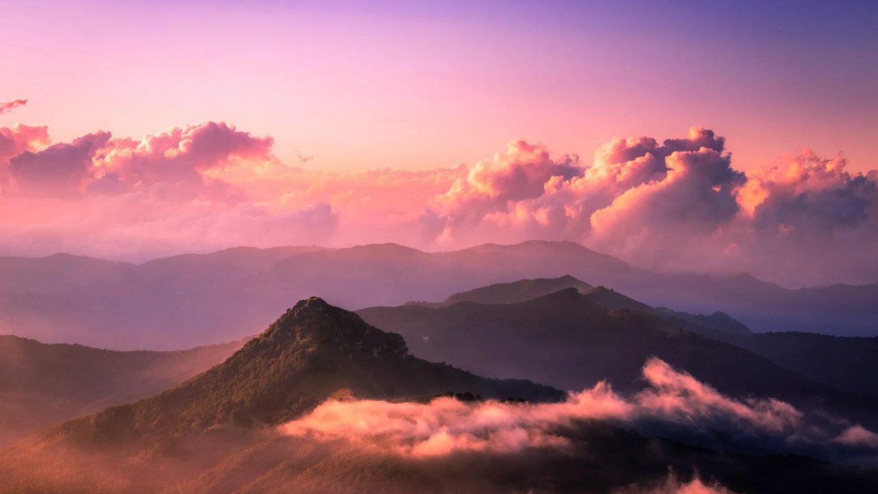 The walk on Monte Generoso is one of the most evocative scenic walks in Lombardy