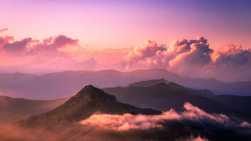 The walk on Monte Generoso is one of the most evocative scenic walks in Lombardy