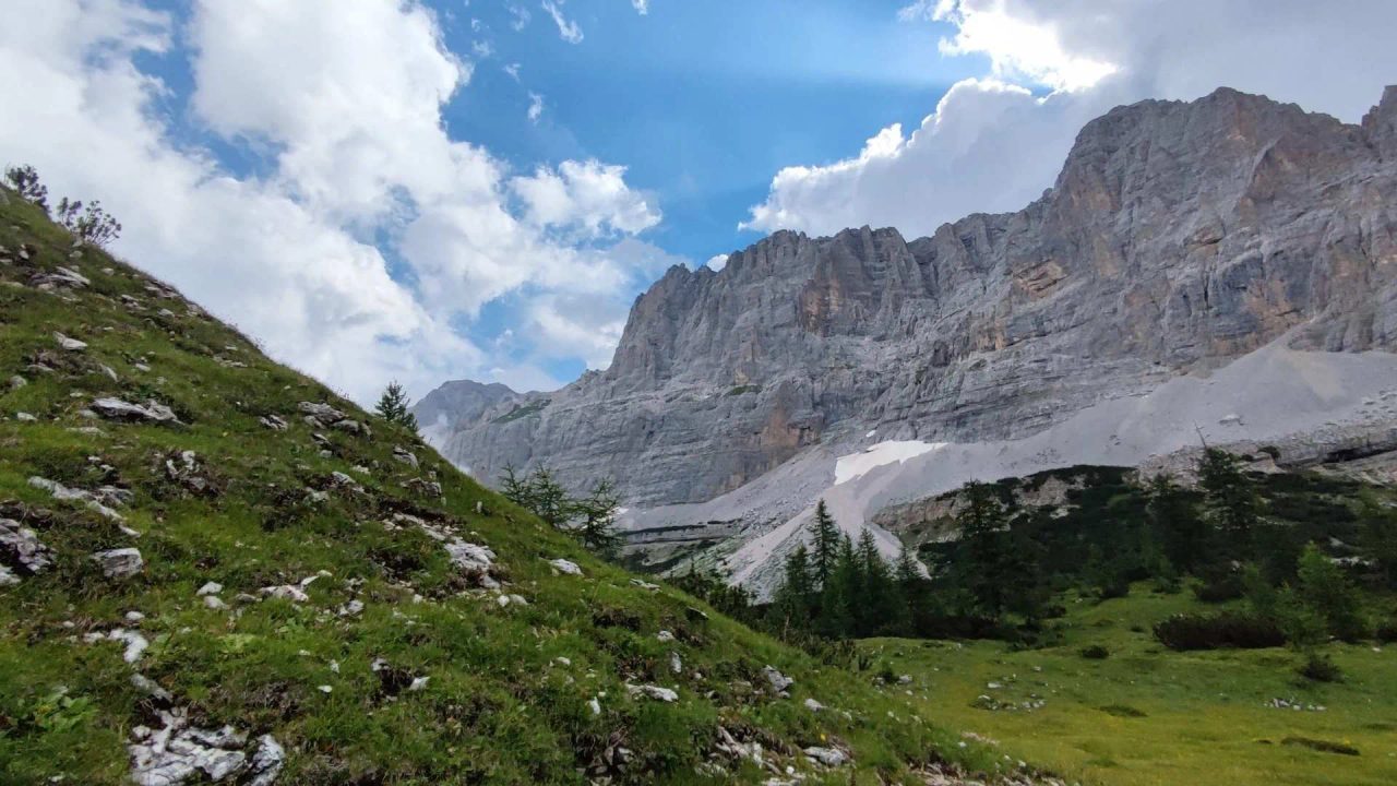 mountain bike hotel lago consigli itinerario bambini vacanza tempo libero cime vette auto